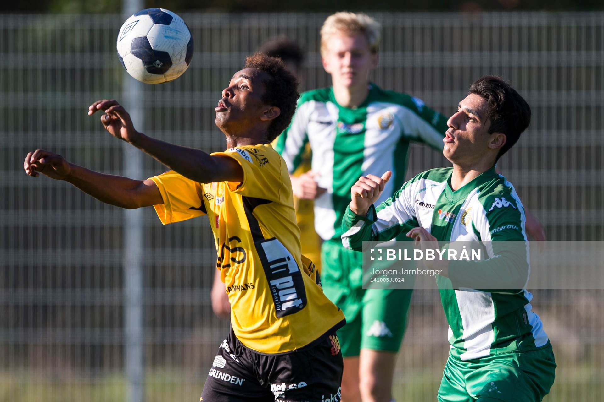 Kamp om bollen mellan Hammarbys Rodi Tekes och Elfsborgs