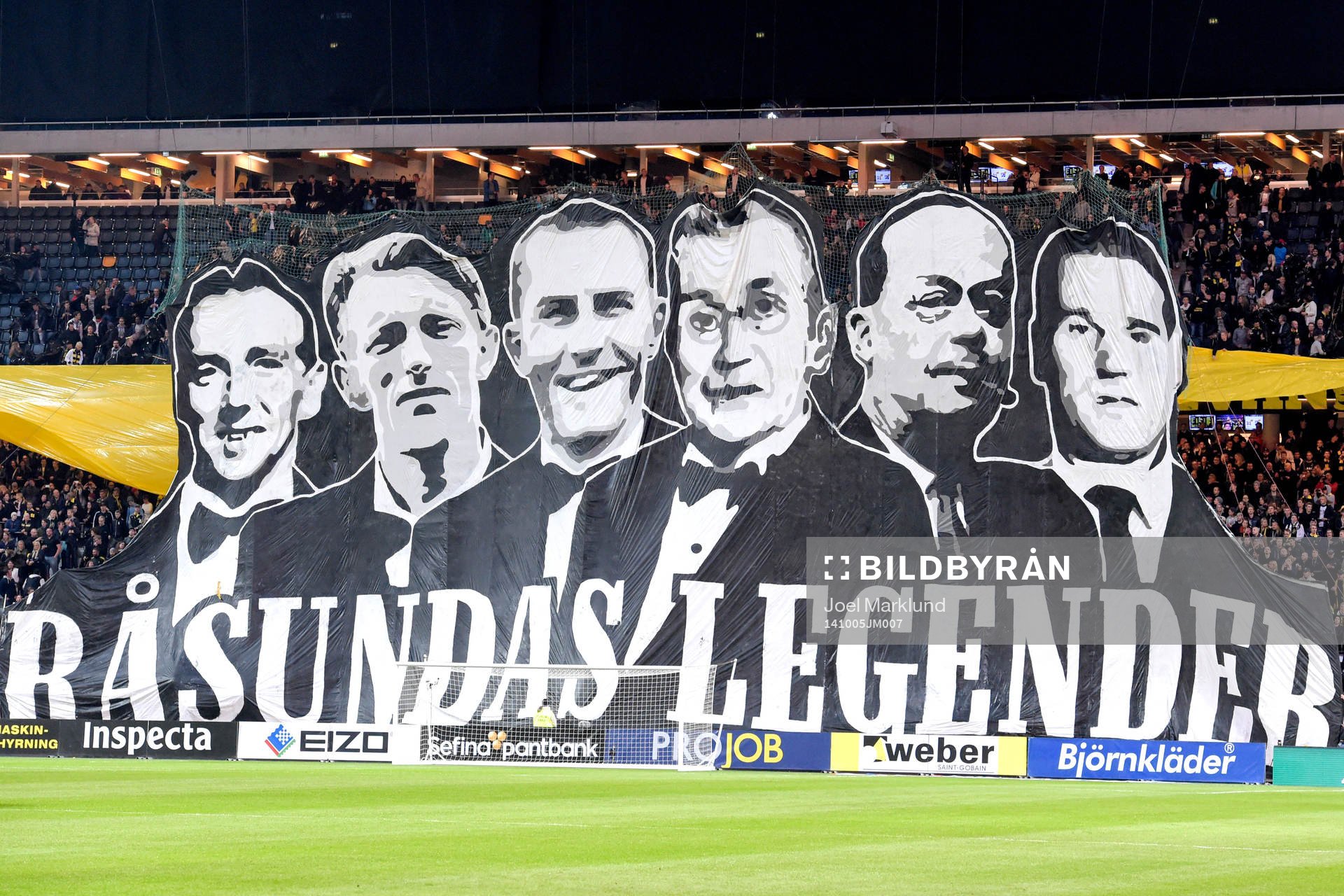 AIK:s tifo inför fotbollsmatchen i Allsvenskan mellan AIK och Malmö FF den 5 oktober 2014 i Stockholm.