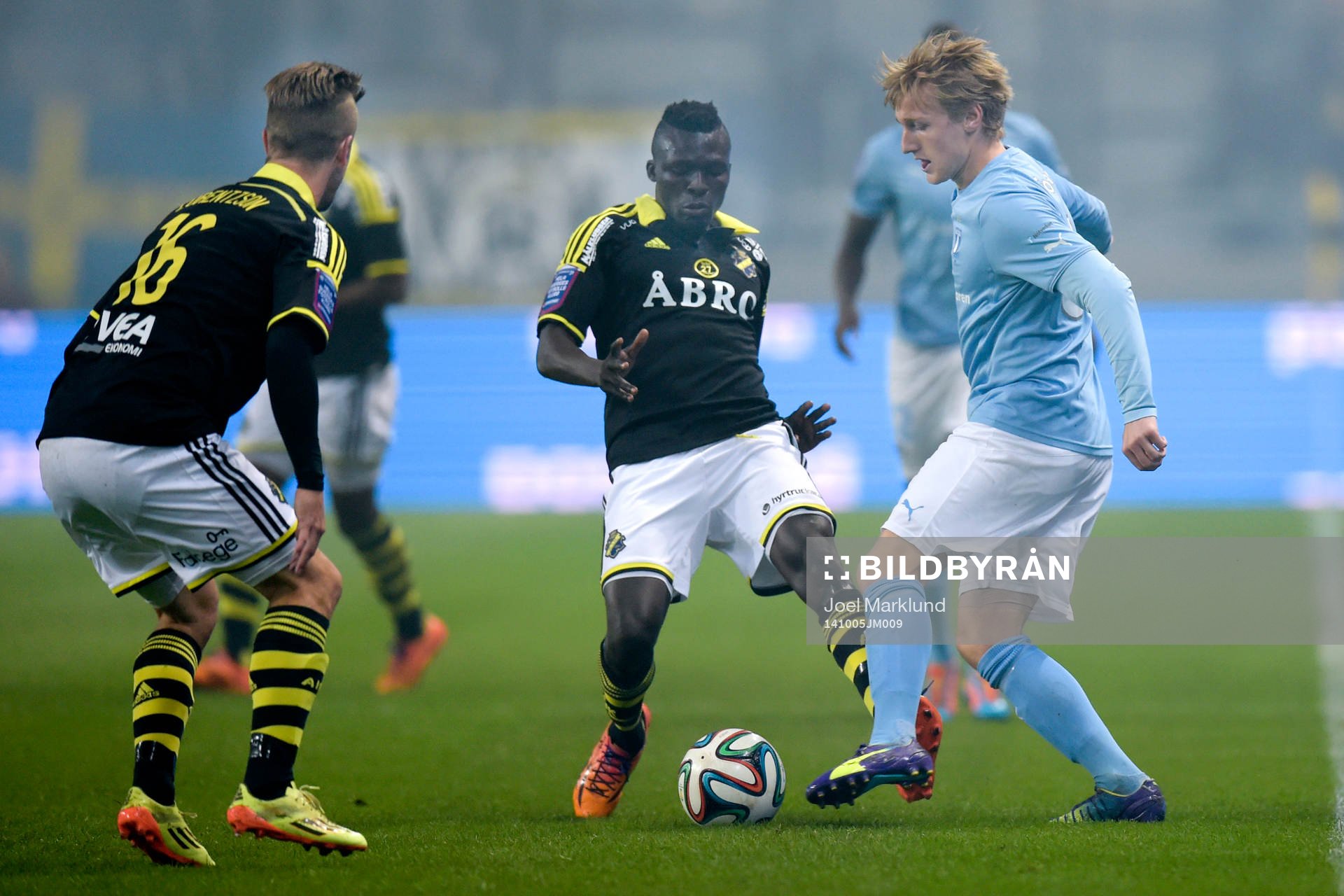 s Martin Lorentzson och Lalawele Atakora och Malmö FFs
