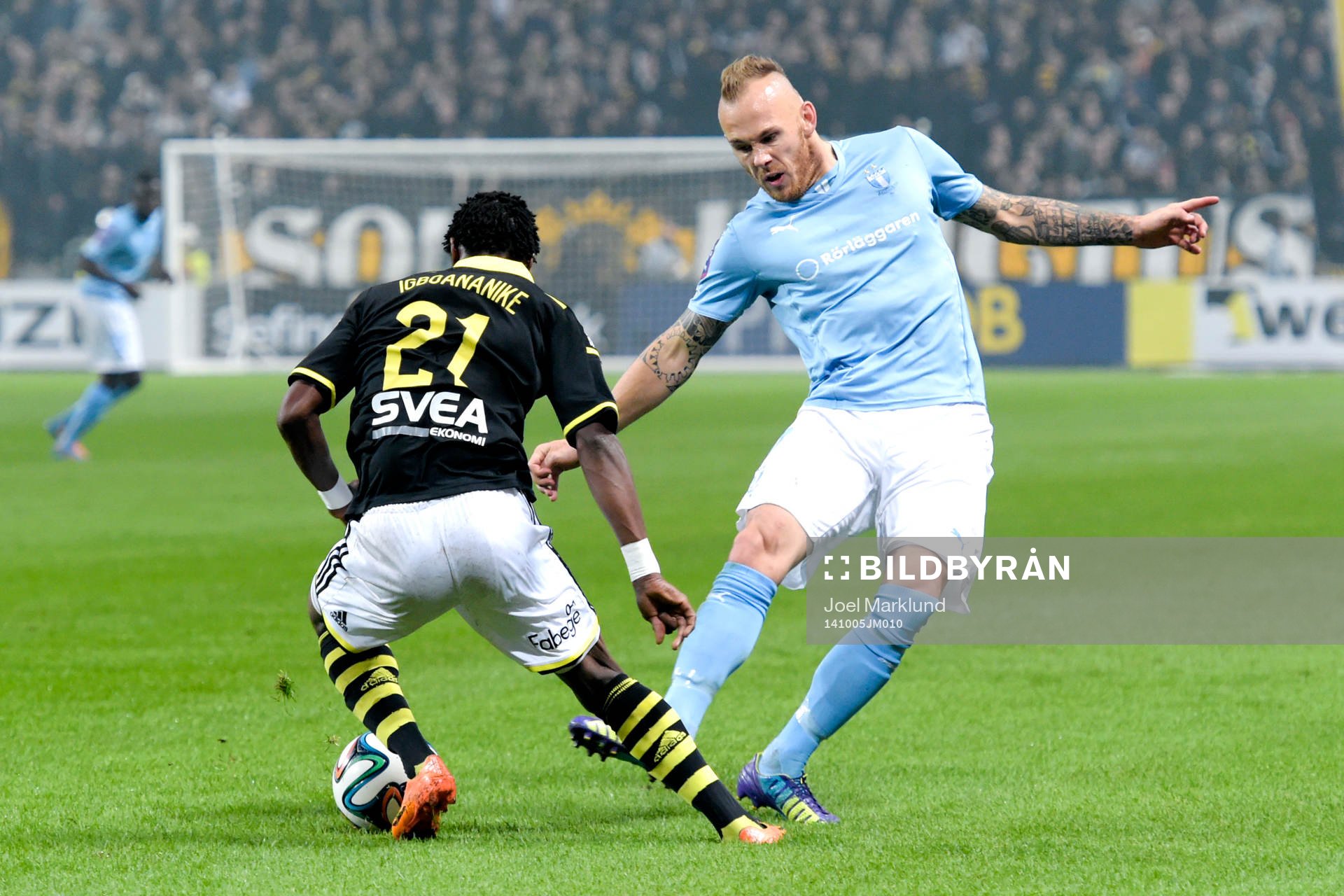 s Kennedy Igboananike och Malmö FFs Magnus Eriksson