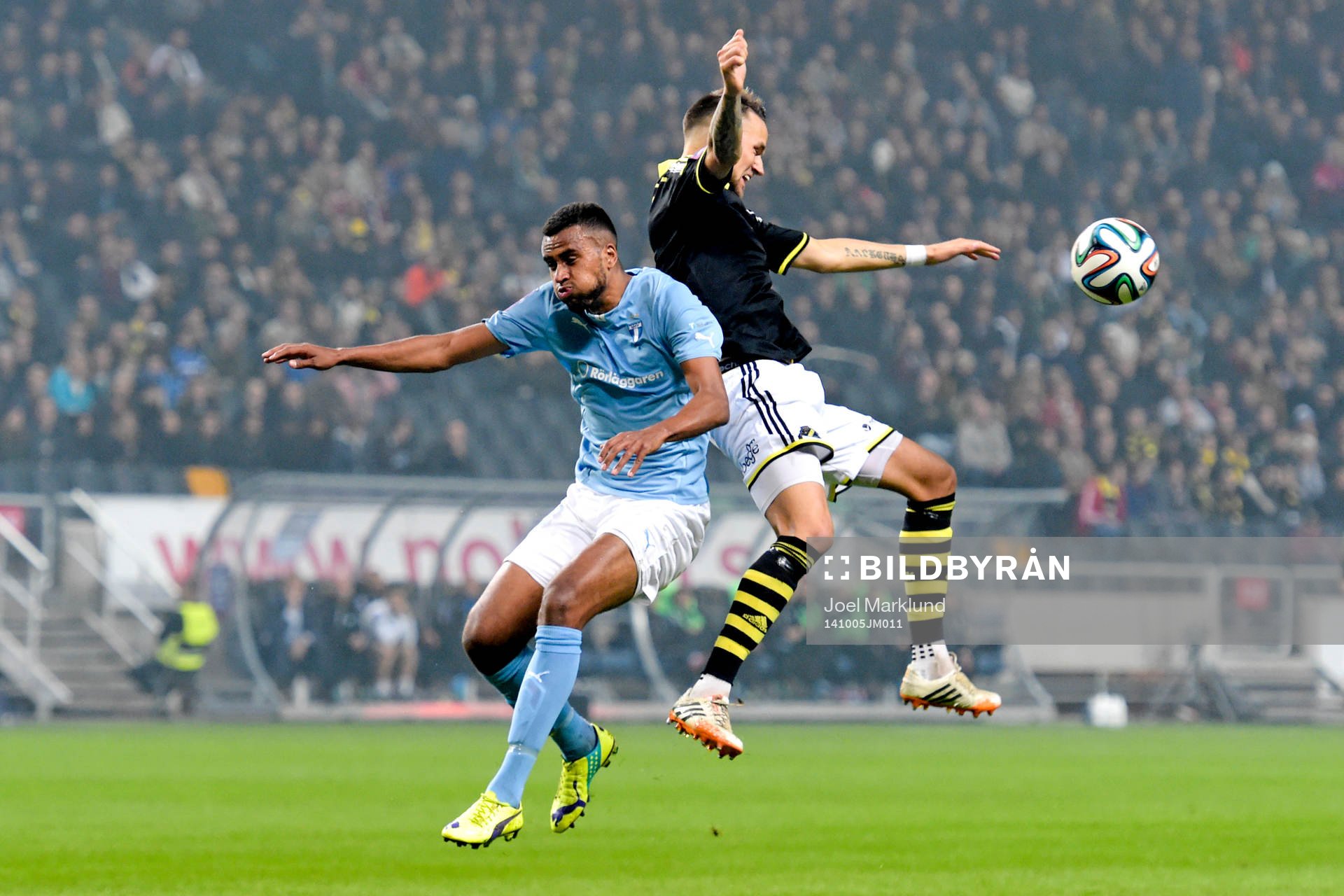 s Alexander Milosevic och Malmö FFs Isaac Kiese Thelin