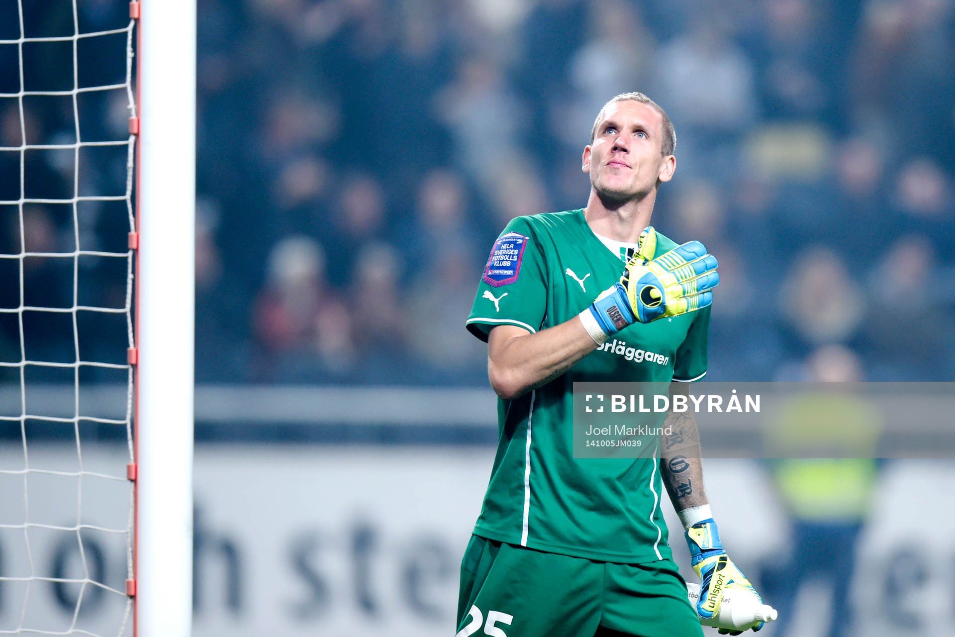 Malmö FFs målvakt Robin Olsen jublar