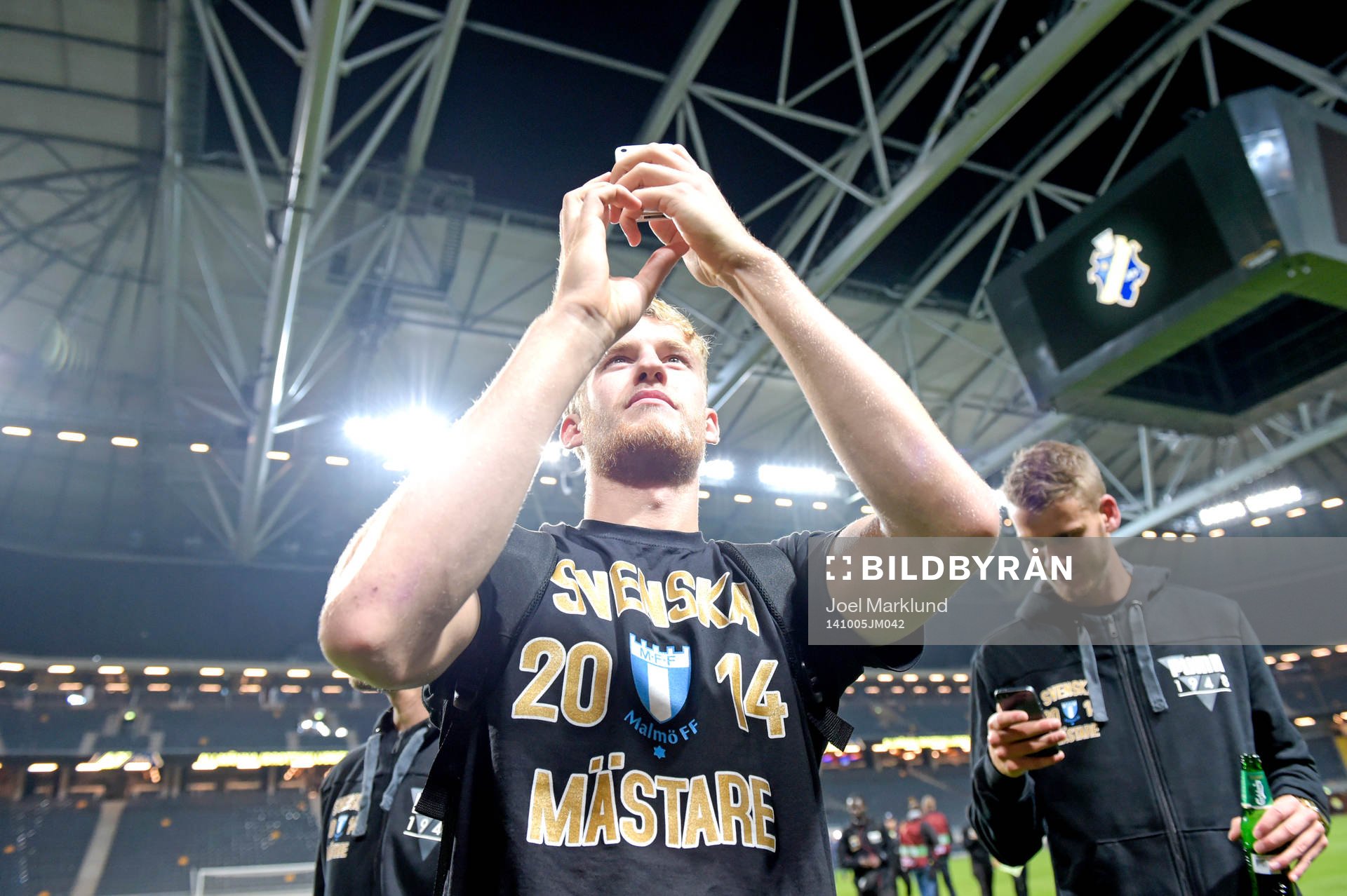 Malmö FFs Filip Helander fotograferar fansen efter  fotbollsmatchen i Allsvenskan mellan AIK och Malmö FF den 5 oktober 2014 i Stockholm.