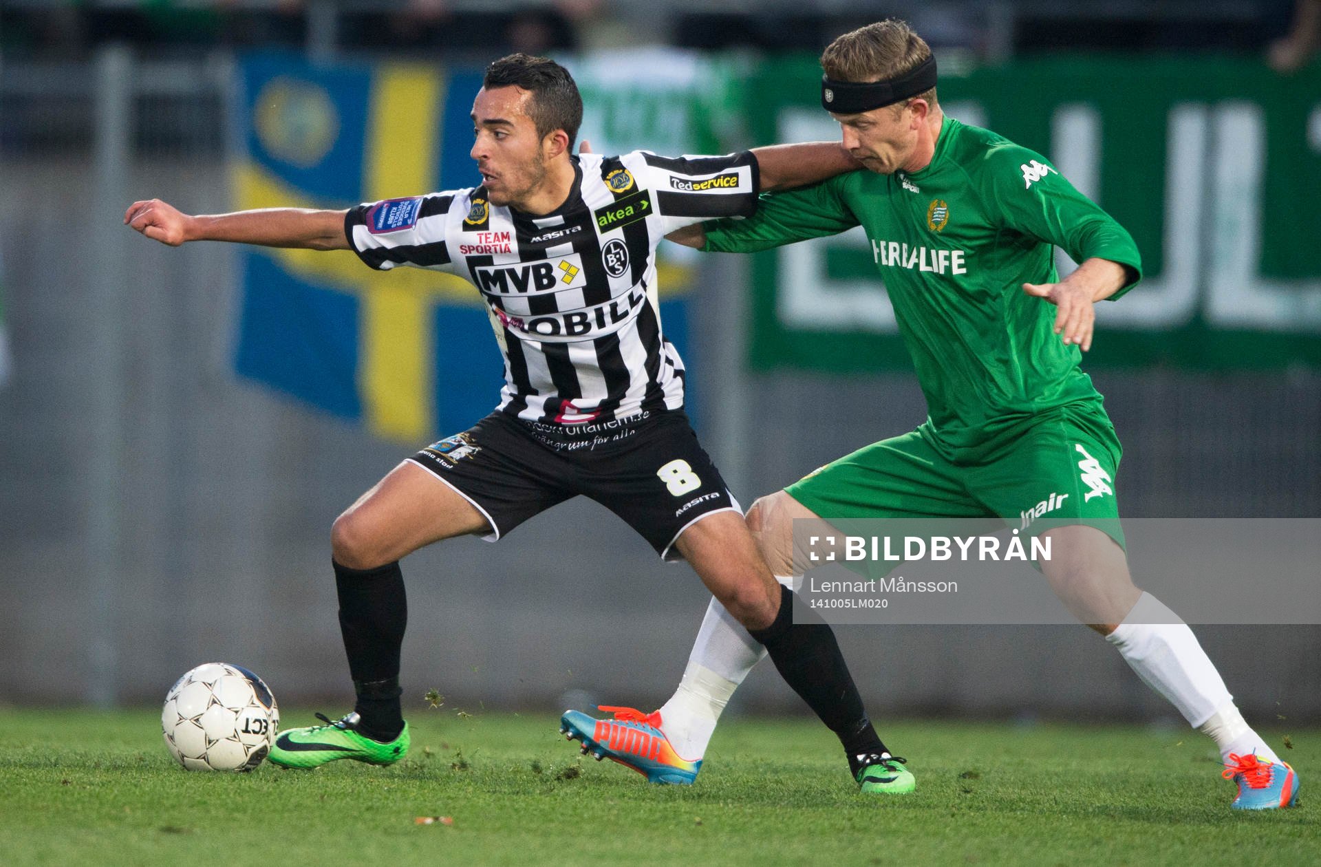 Landskronas Paul Torres och Hammarbys Thomas Guldborg