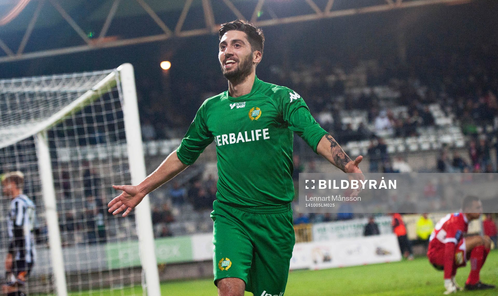 Hammarbys Nahir Besara har gjort 3-1 och jublar  i matchen