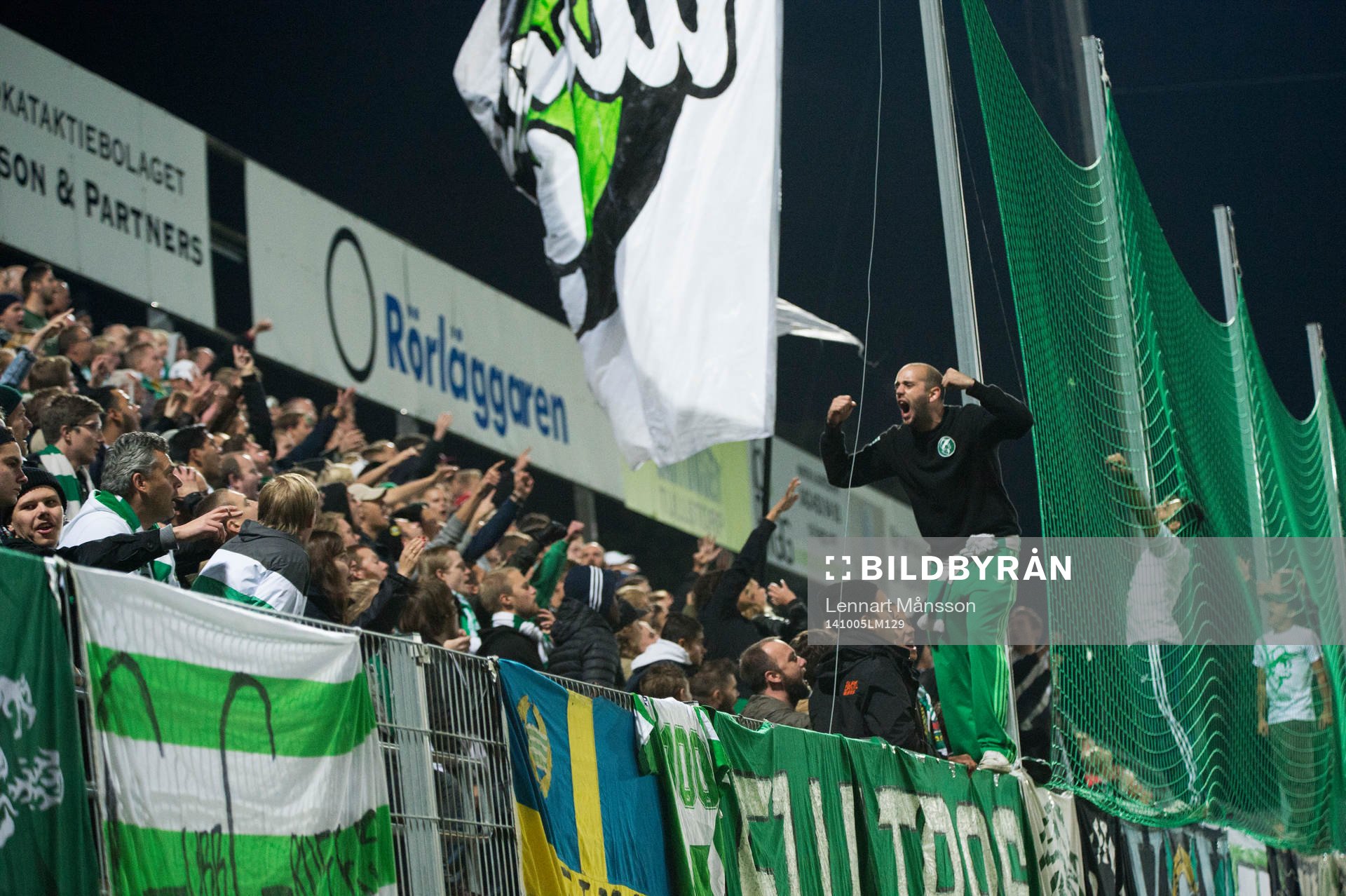 Hammarby-supportrar i matchen i superettan mellan