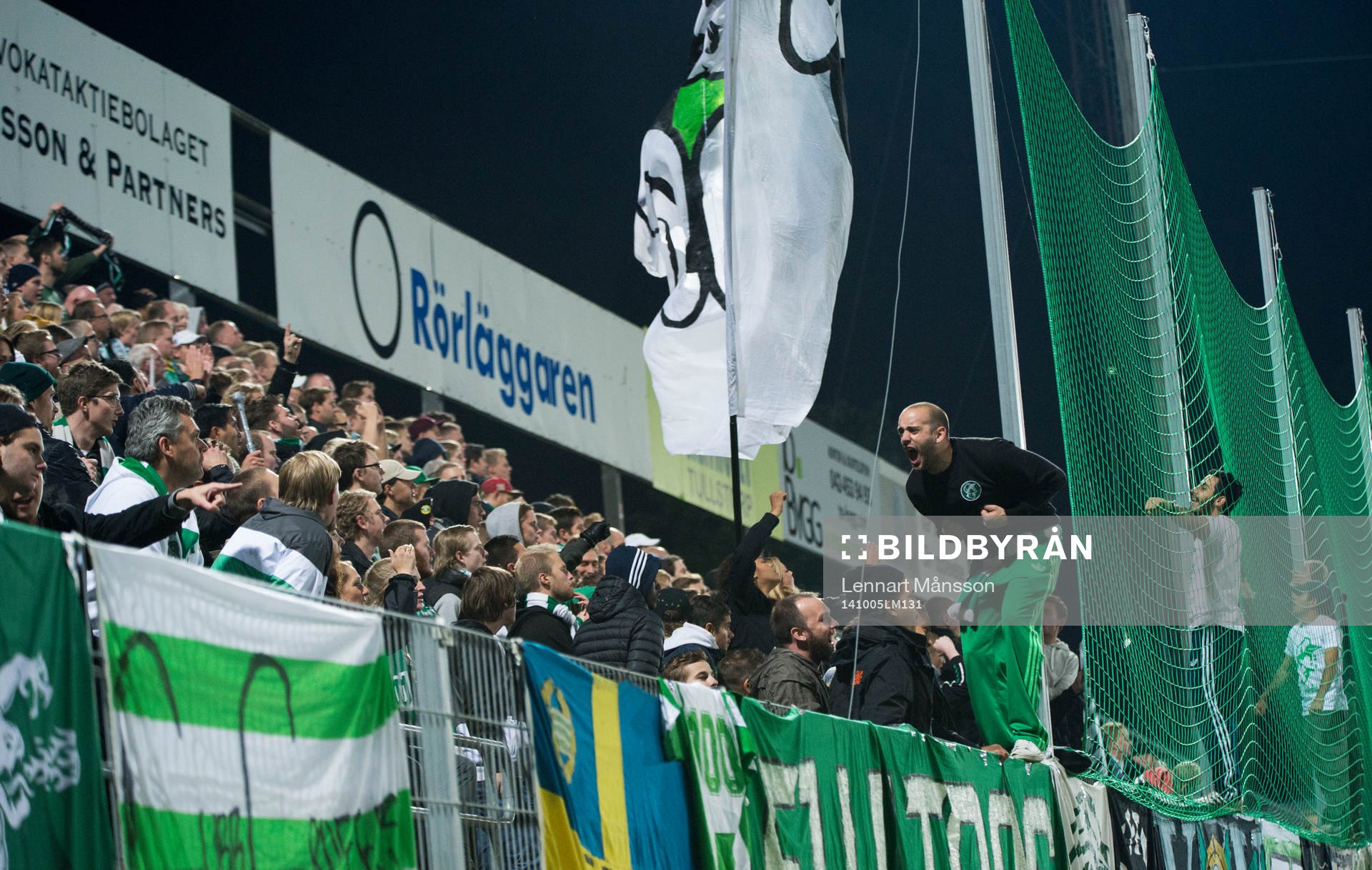 Hammarby-supportrar i matchen i superettan mellan