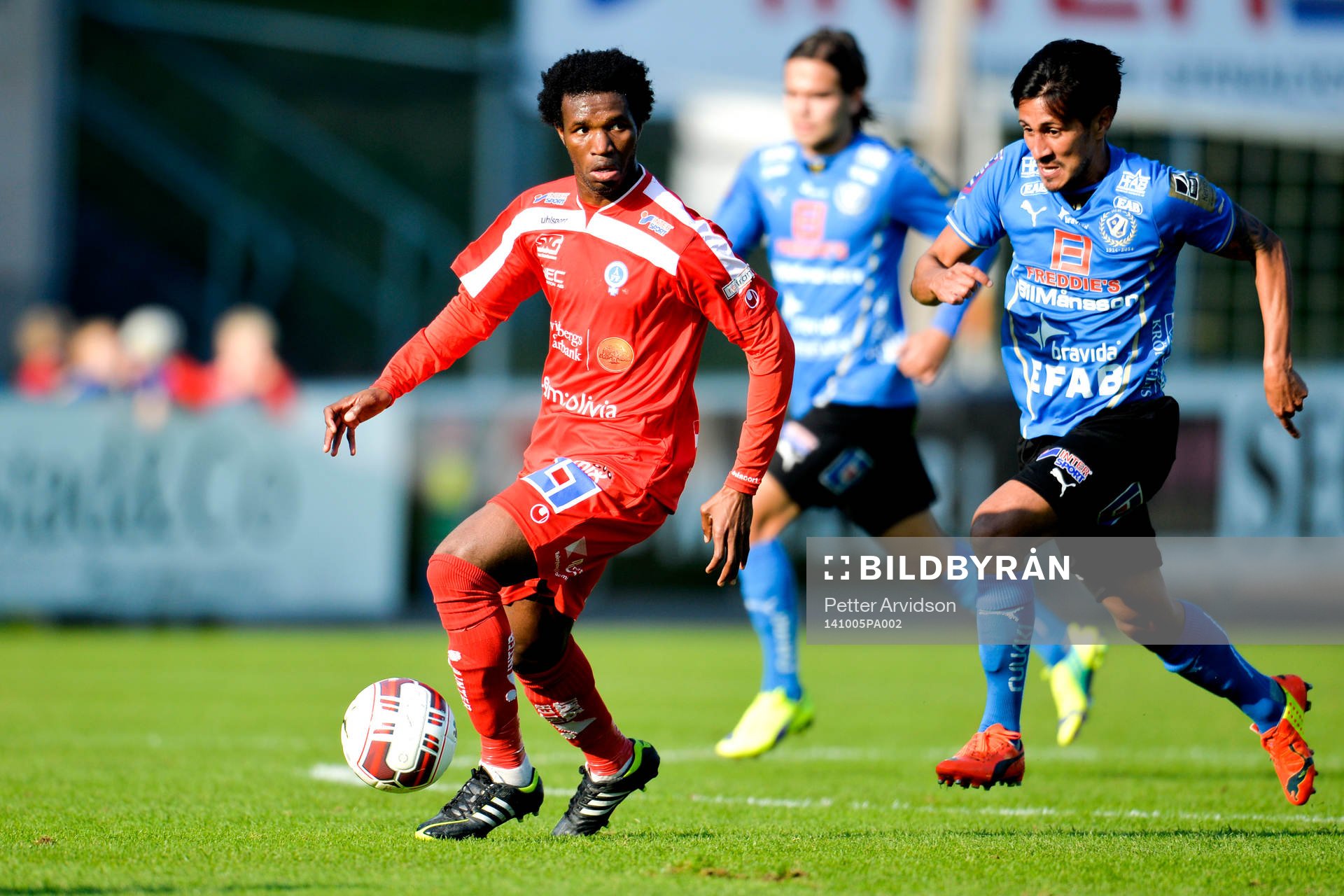 Åtvidabergs Mohammed Abubakari och Halmstads Antonio Rojas