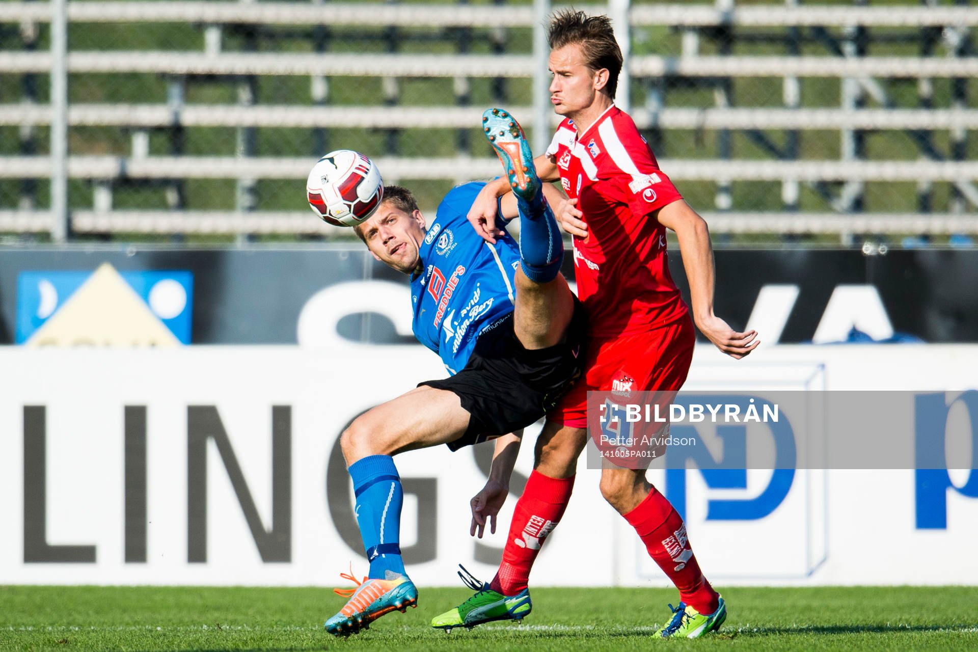 Halmstads Mikael Boman faller