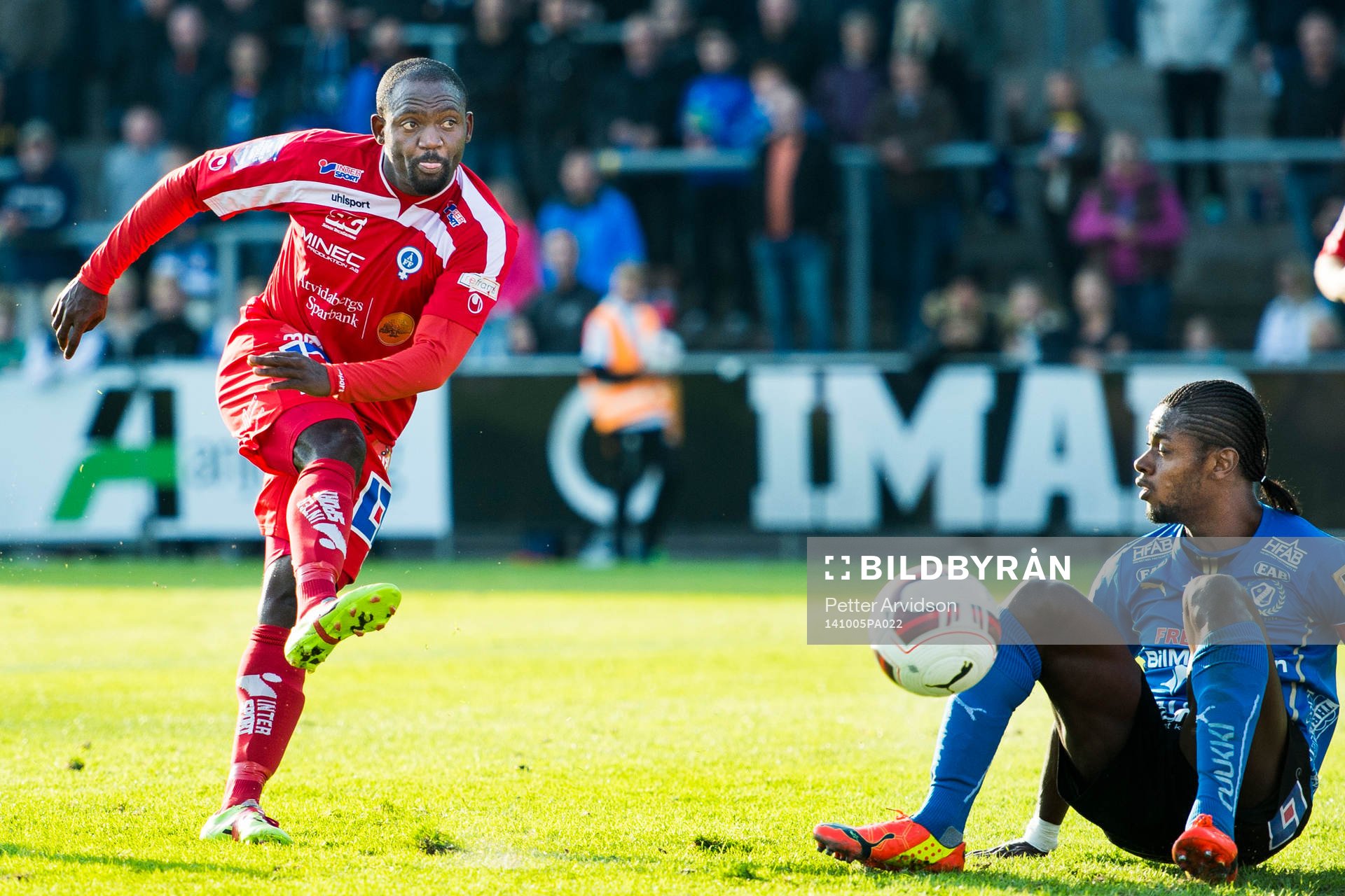 Halmstads Joseph Baffo sitter på rumpan när Åtvidabergs