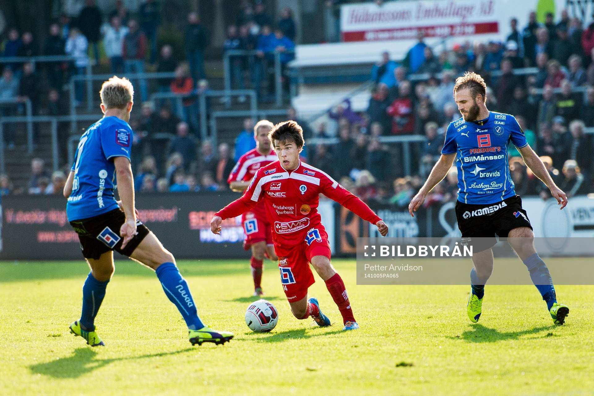 Åtvidabergs Simon Skrabb och Halmstads Jesper Westerberg