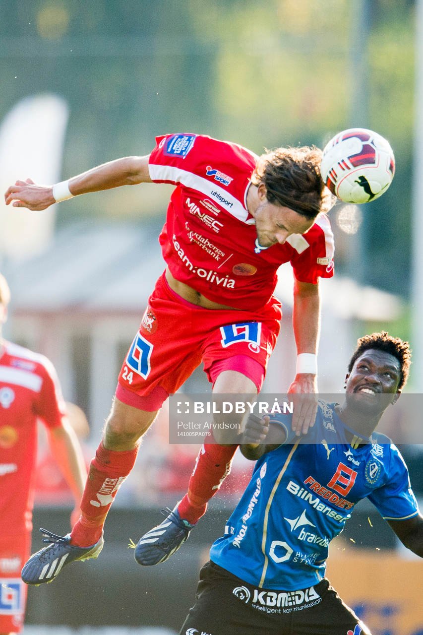 Åtvidabergs Tom Pettersson och Halmstads King Osei Gyan