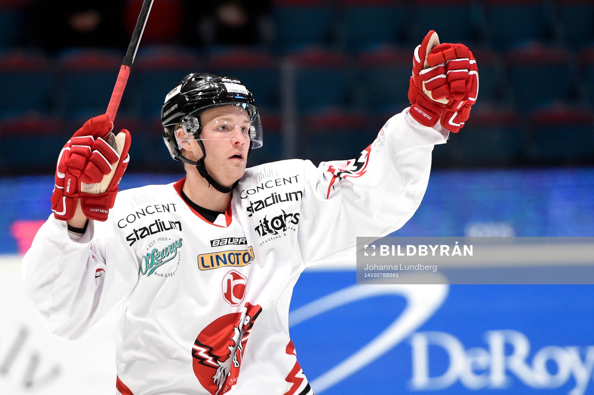 Vita Hästens Jesper Samuelsson jublar
