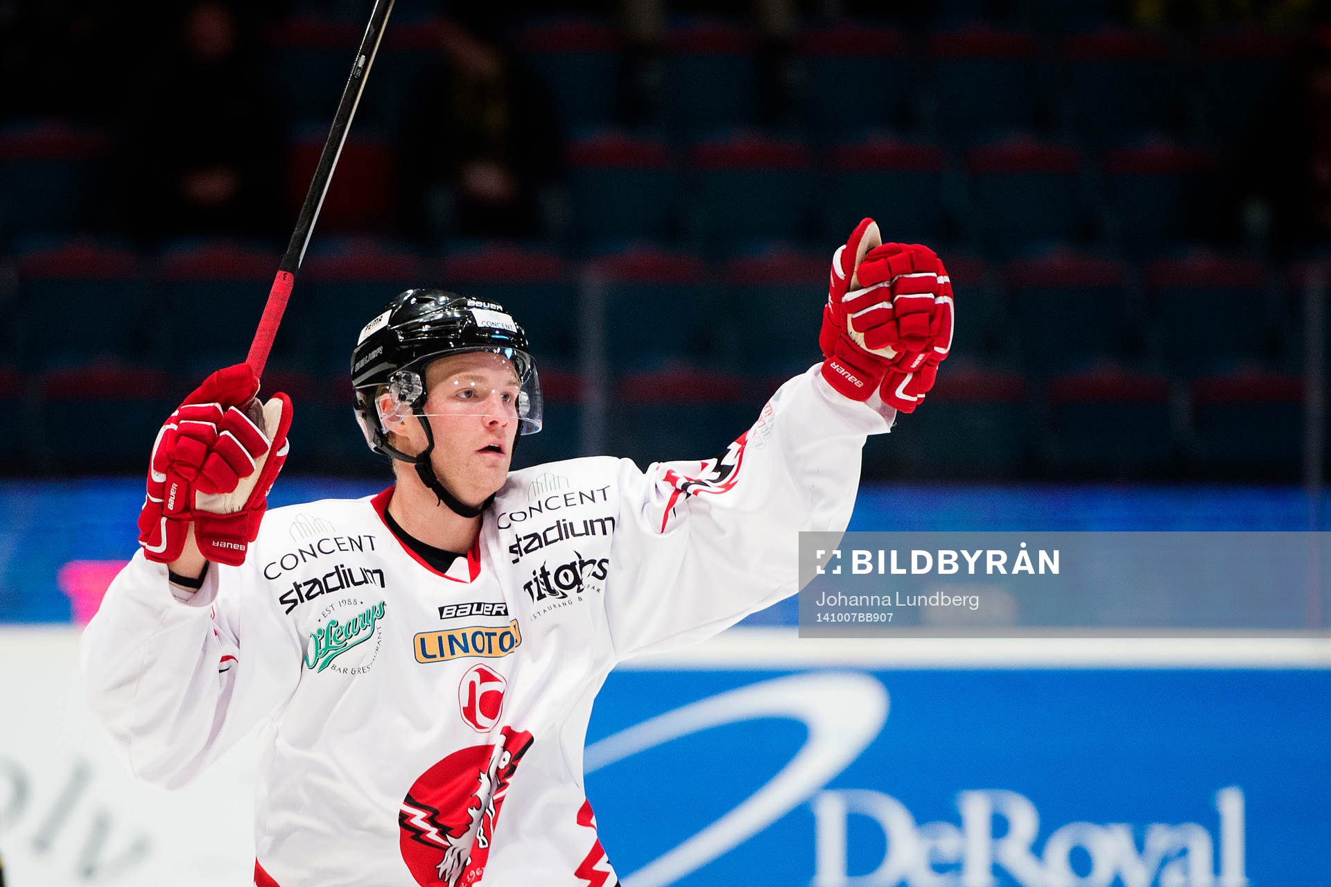 Vita Hästens Jesper Samuelsson jublar