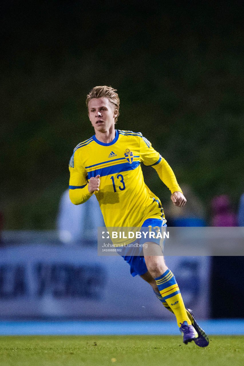 Sveriges Viktor Nordin  under fotbollsmatchen för P18 mellan Sverige och Irland den 8 oktober 2014 i Stockholm .