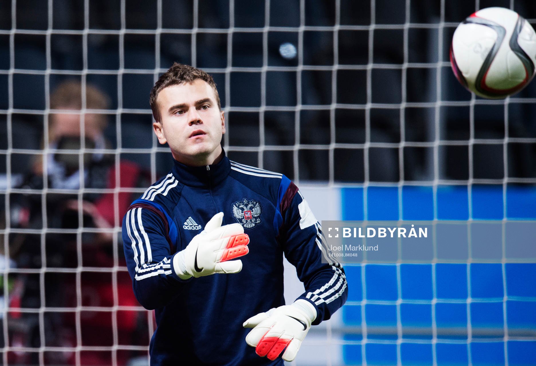 Målvakten Igor Akinfeev under Rysslands fotbollslandslags träning den 8 oktober 2014 i Stockholm.