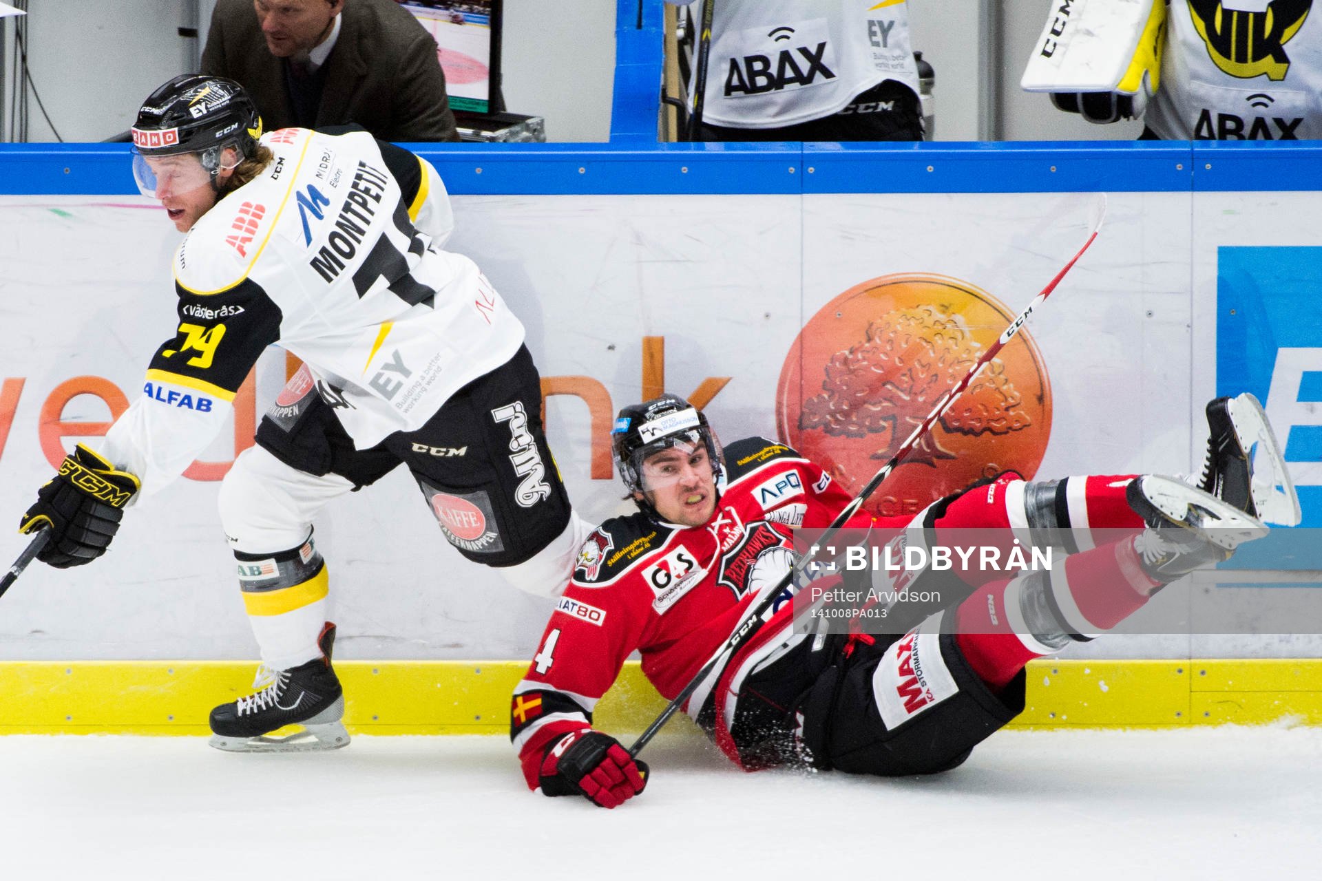 Malmö Redhawks Nils Bergström faller