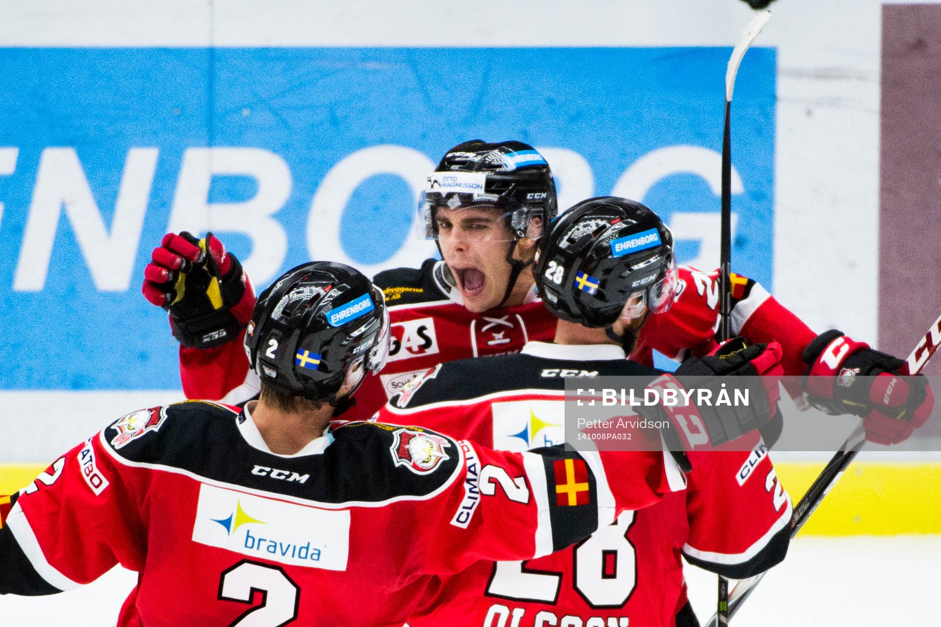 Malmö Redhawks Henrik Hetta jublar ihop med Jens Olsson