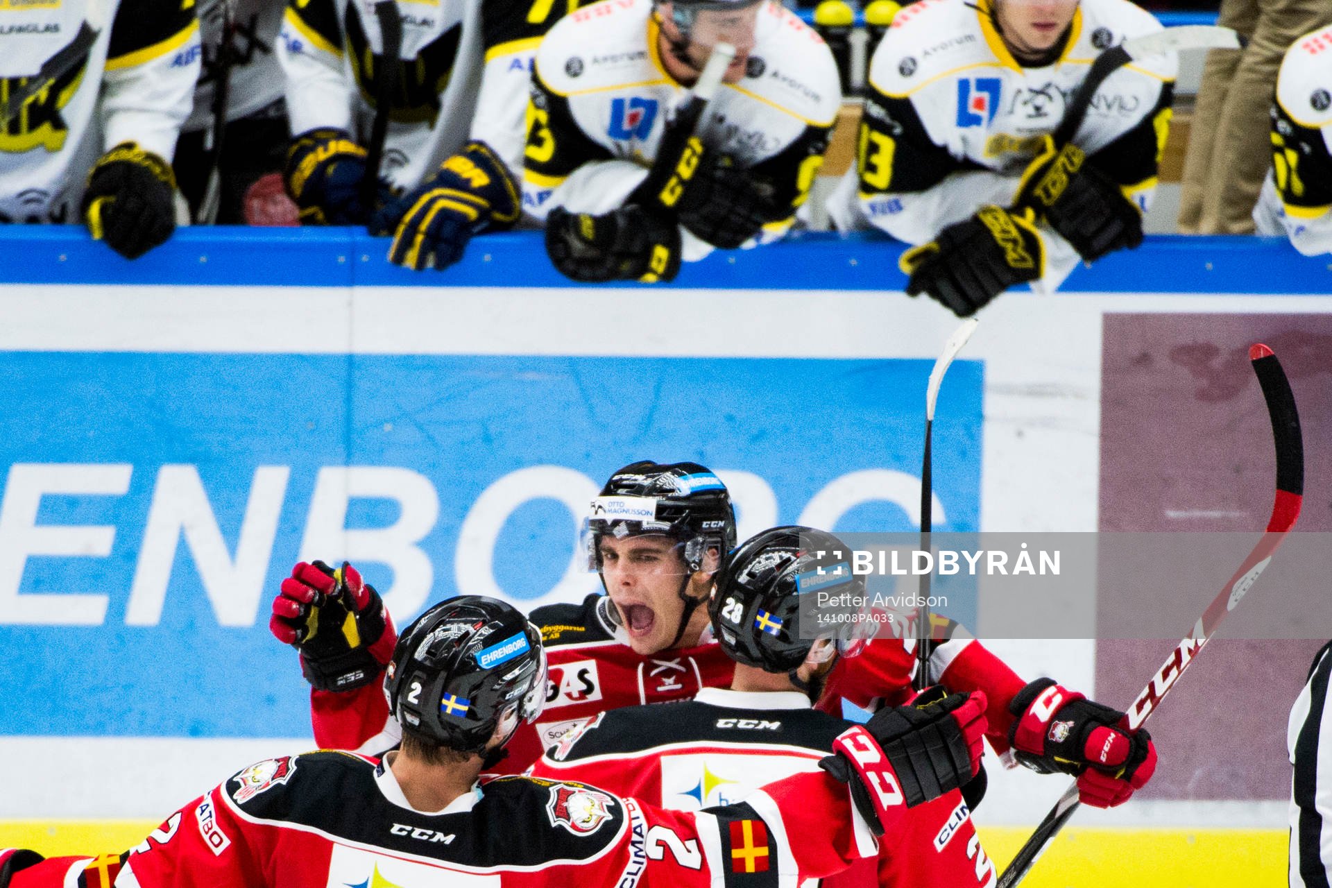 Malmö Redhawks Henrik Hetta jublar ihop med Jens Olsson