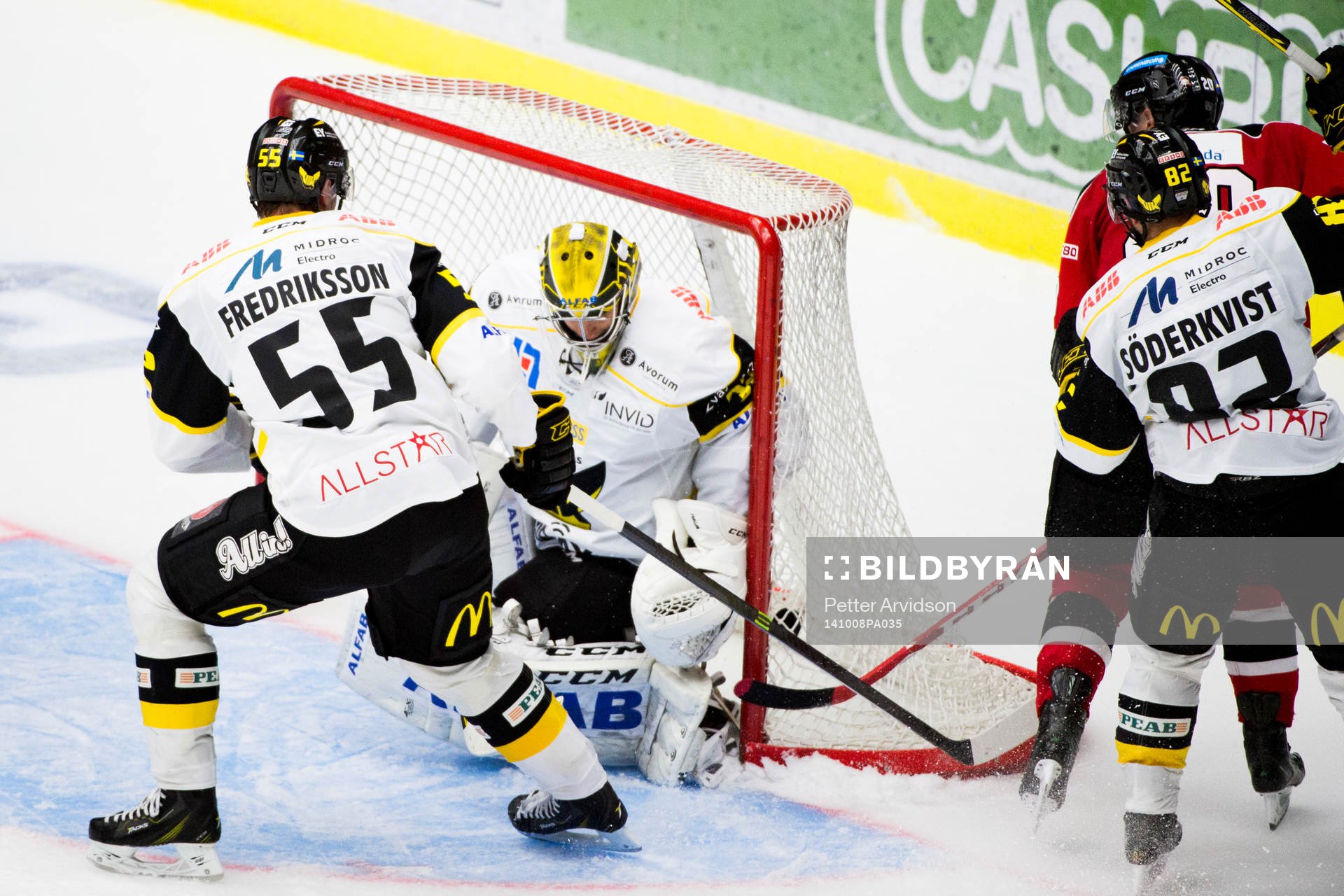 Malmö Redhawks Henrik Hetta (th) gör avgörande 3-2