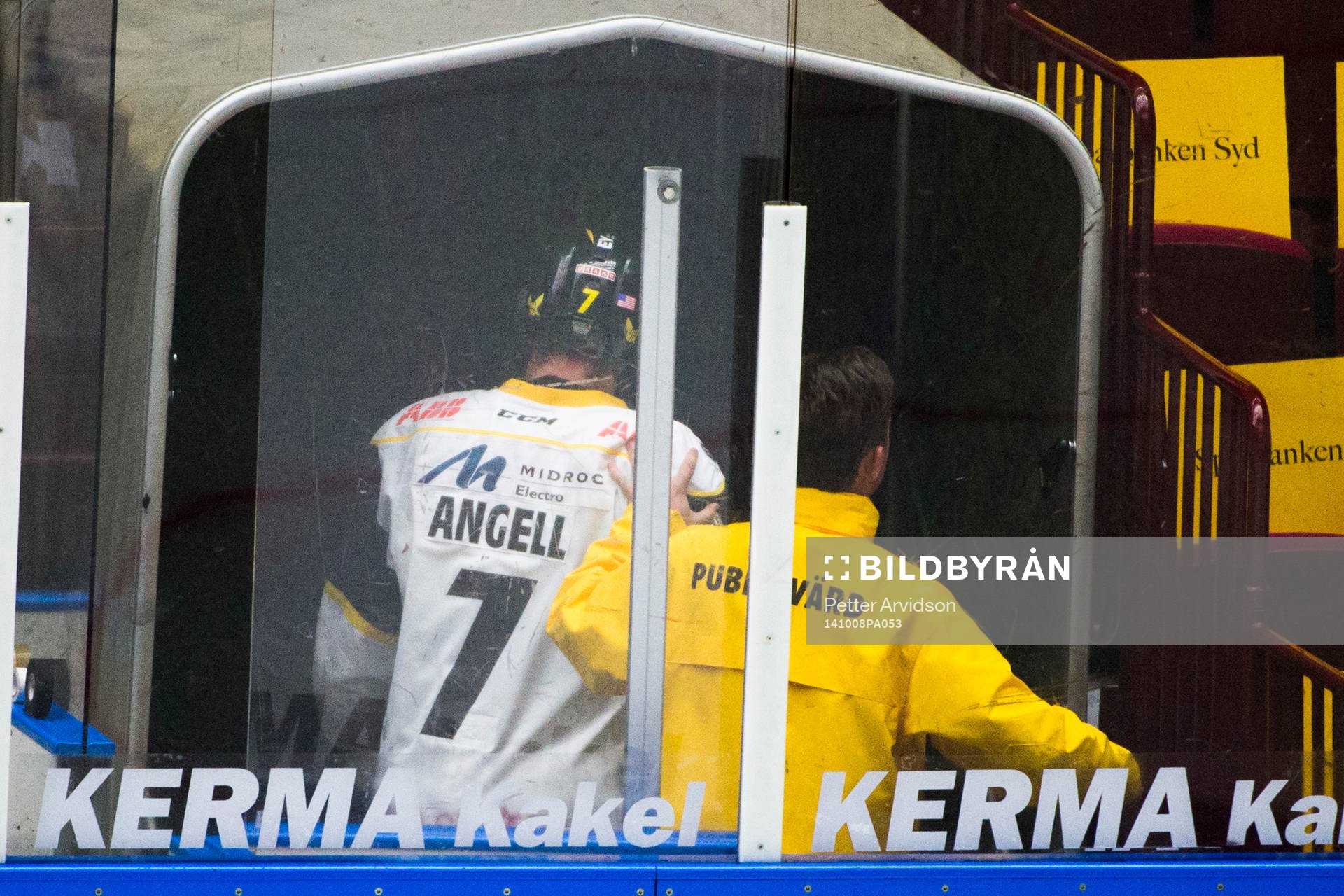 Västerås Nick Angell lämnar planen