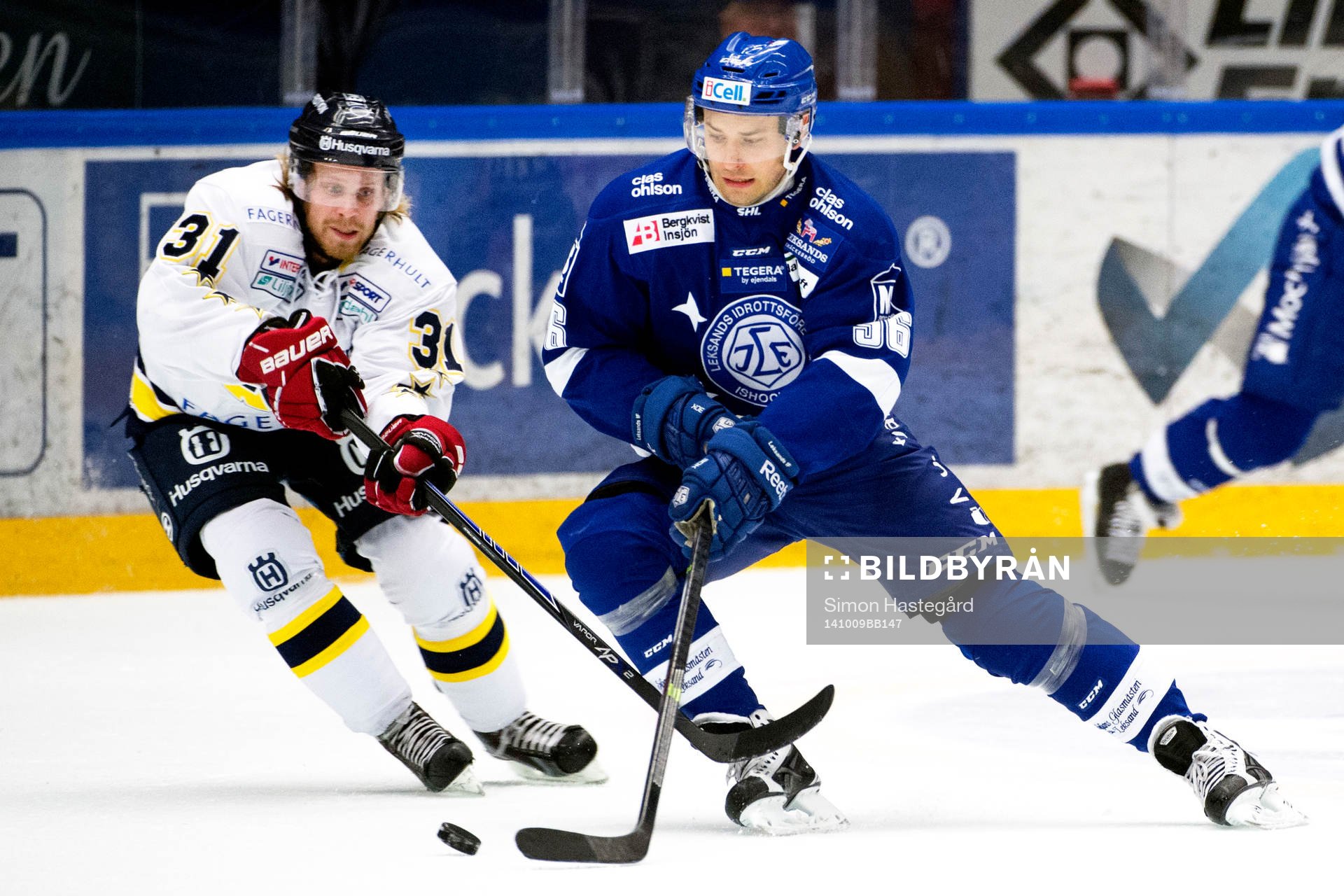 HV71s  Mattias Tedenby och Leksands Fabian Brunnström