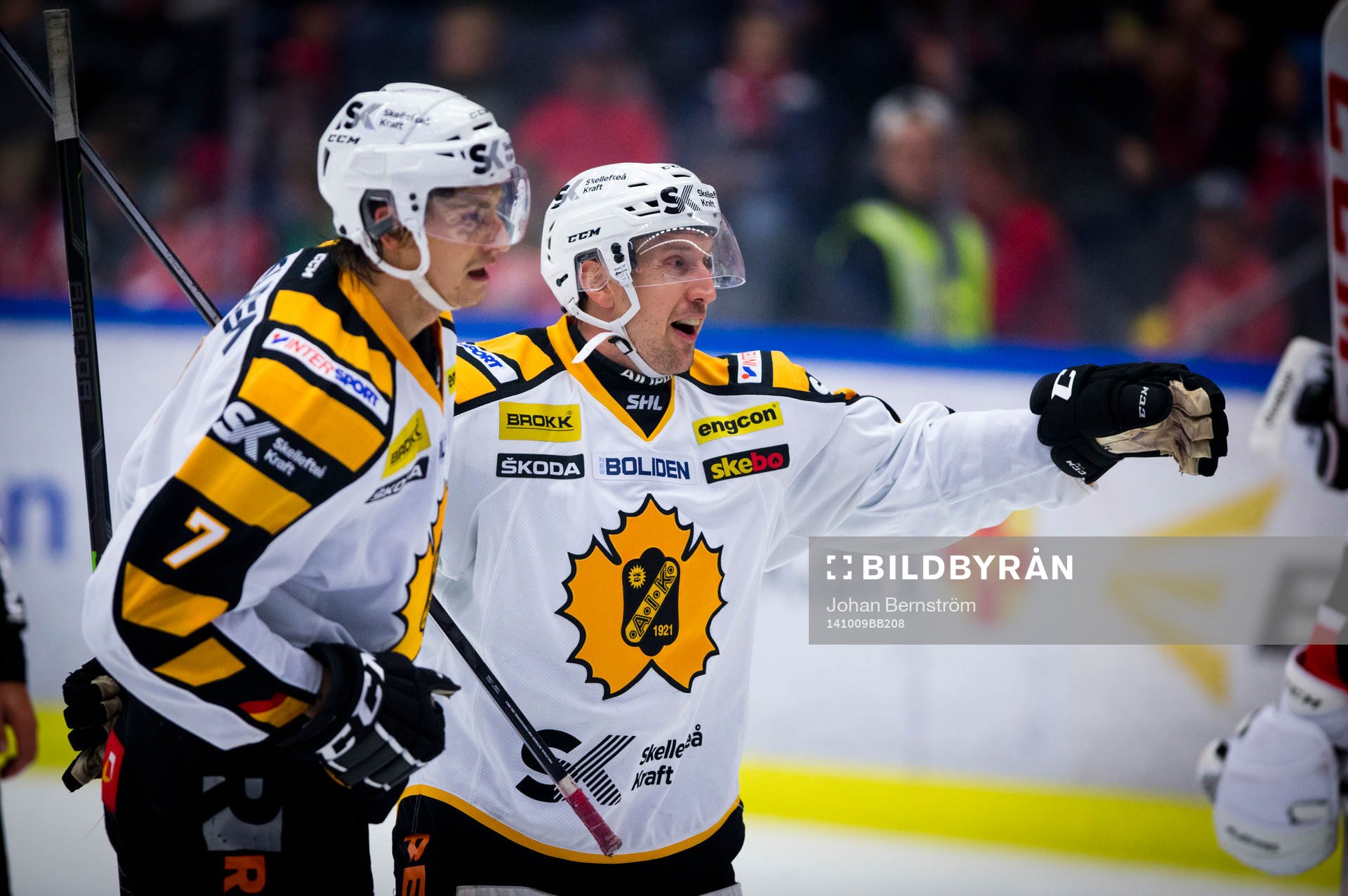 Skellefteås Pär Lindholm jublar med Kirill Kabanov