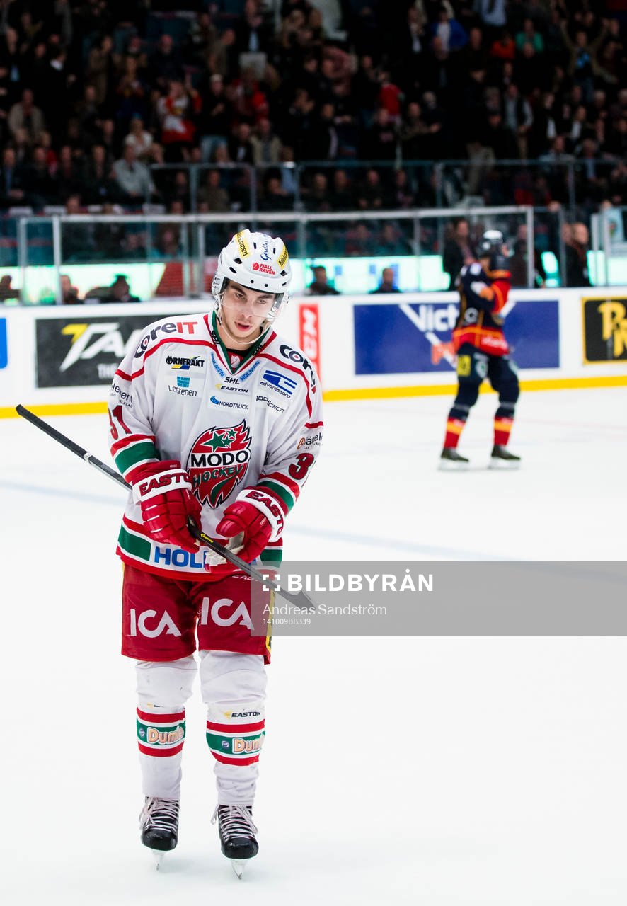 Modos Gustav Possler ser deppig ut