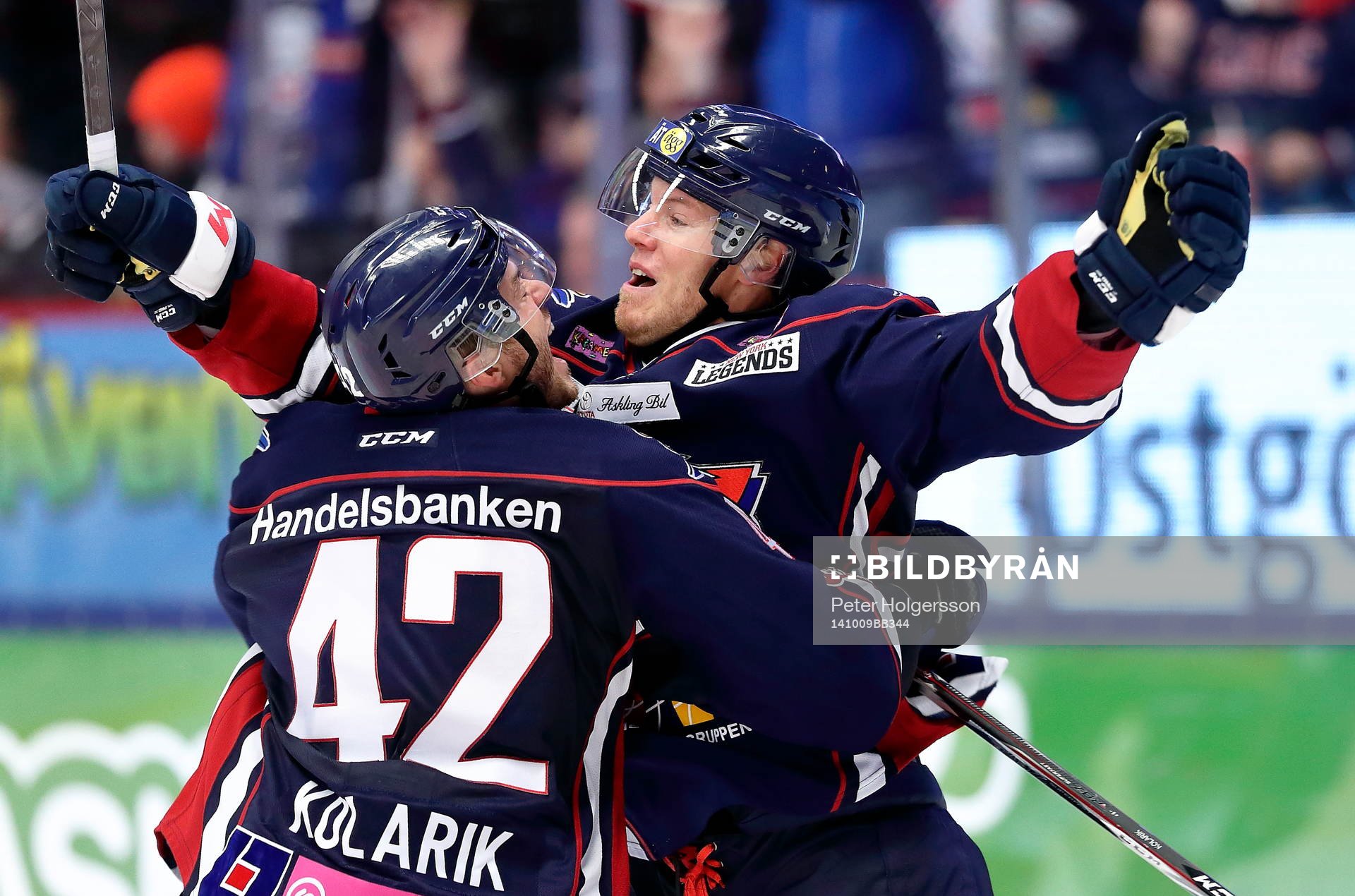 Linköpings Jonas Almtorp och Chad Kolarik jublar