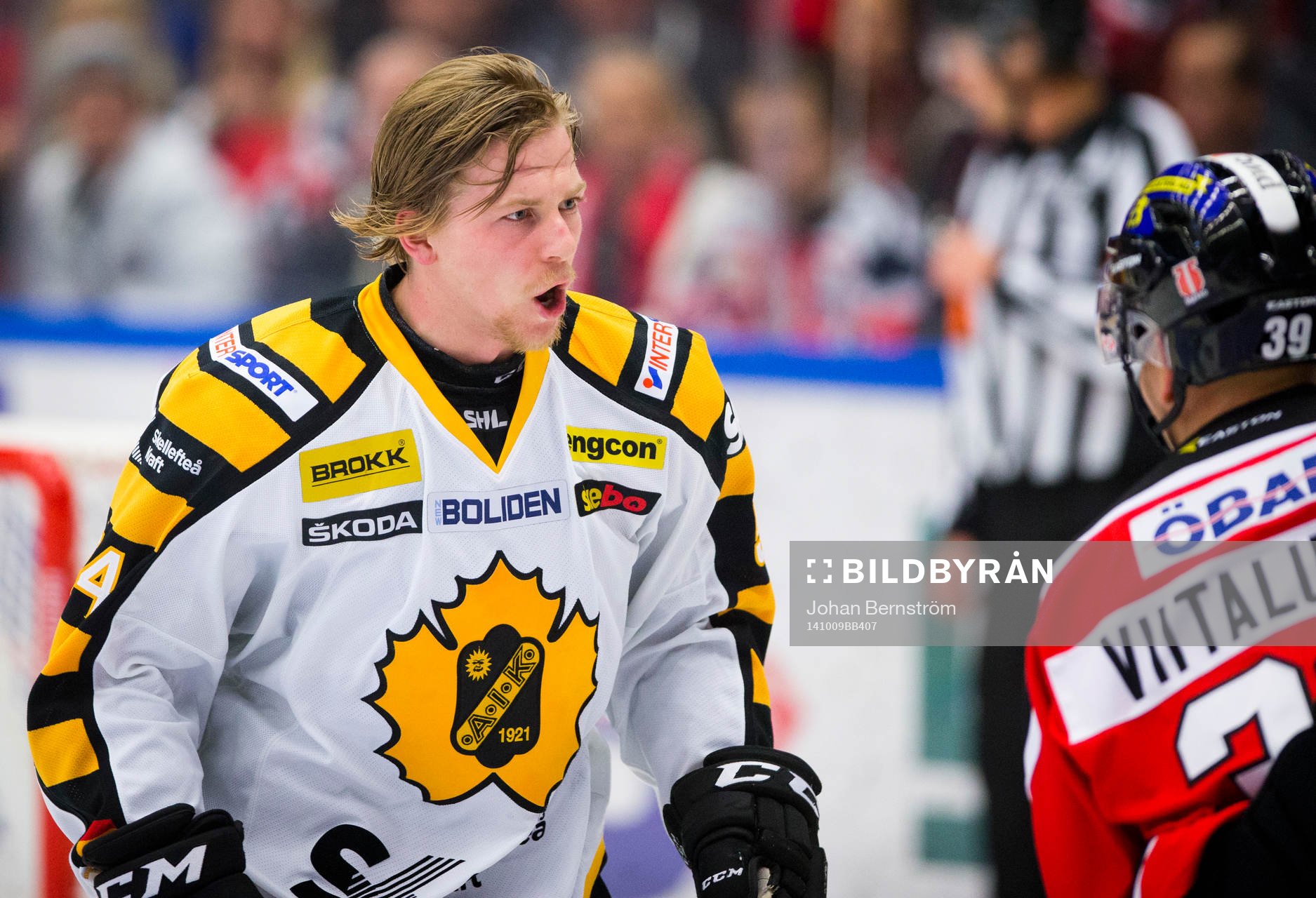 Skellefteås Anton Lindholm är arg på Örebros Ville