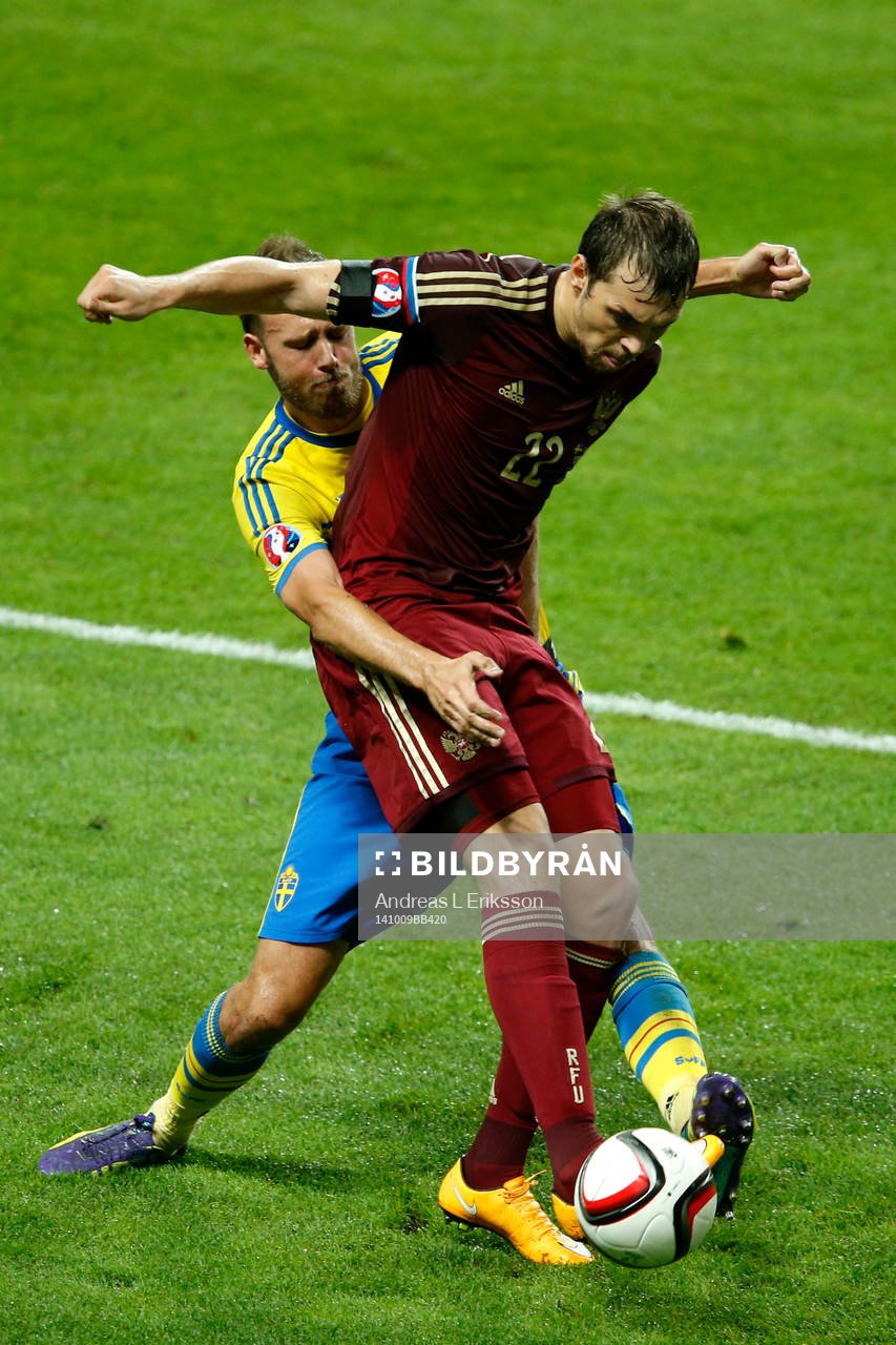 Sveriges Andreas Granqvist och Rysslands Artem Dzyuba