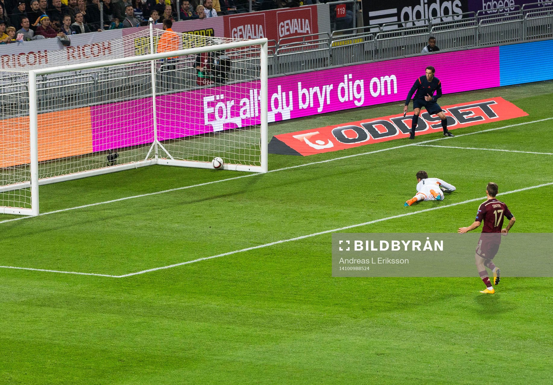 Rysslands Aleksandr Kokorin (ej i bild) gör 1-0 för
