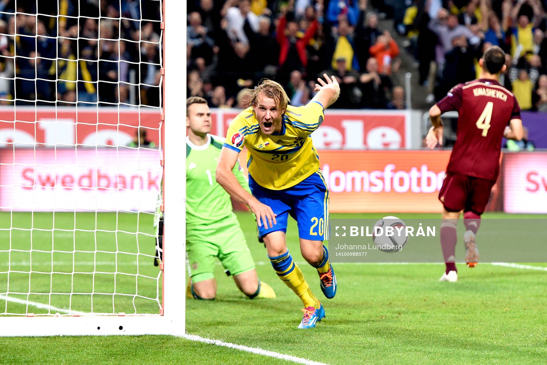 Sveriges Ola Toivonen jublar