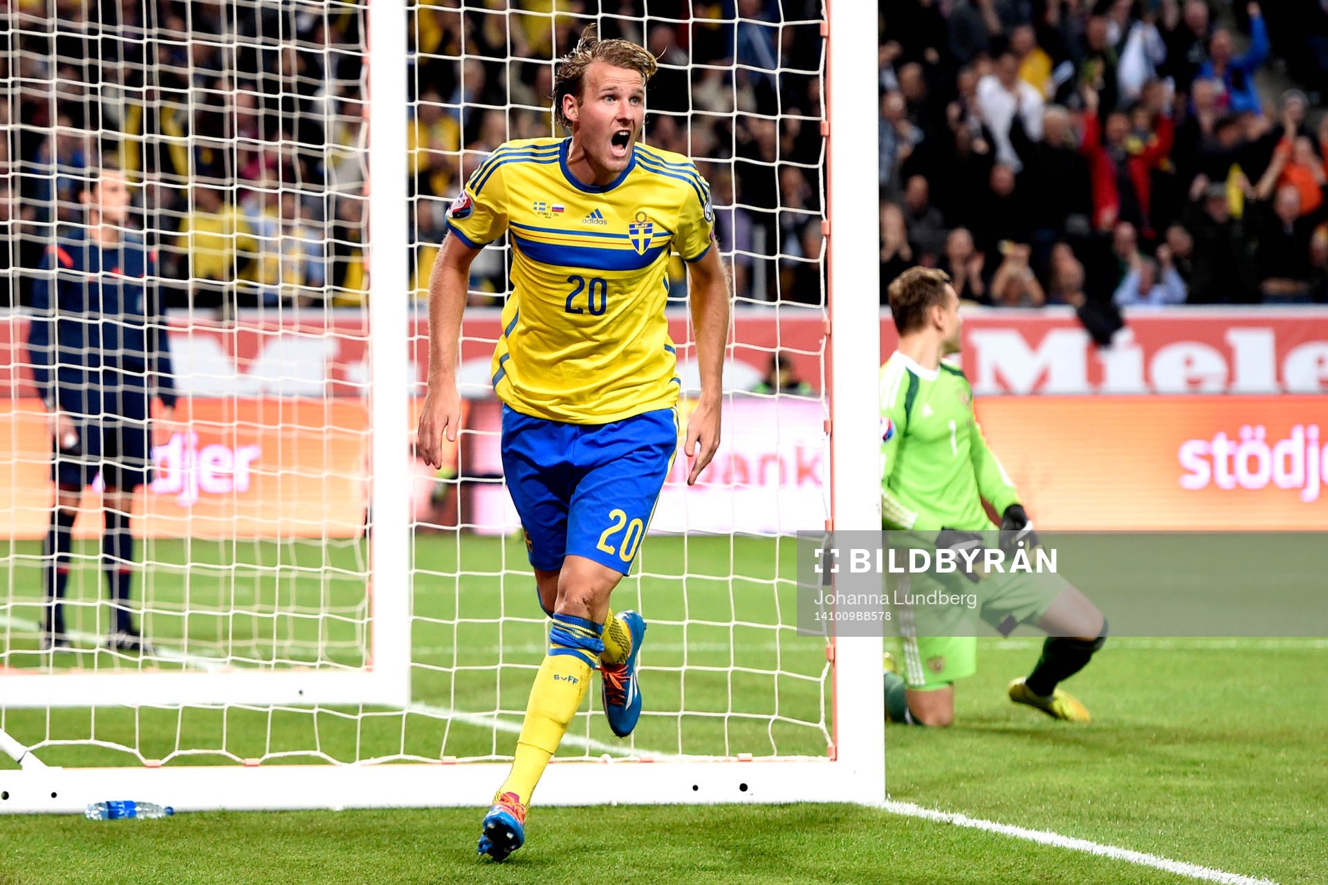 Sveriges Ola Toivonen jublar