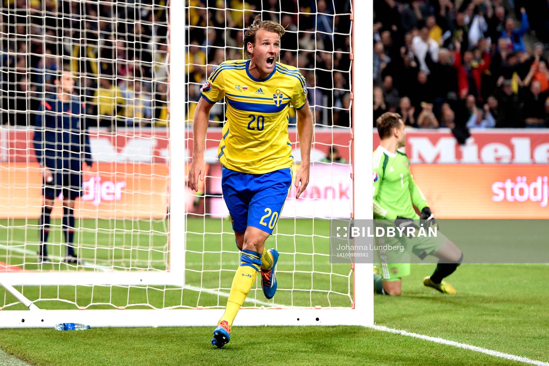 Sveriges Ola Toivonen jublar