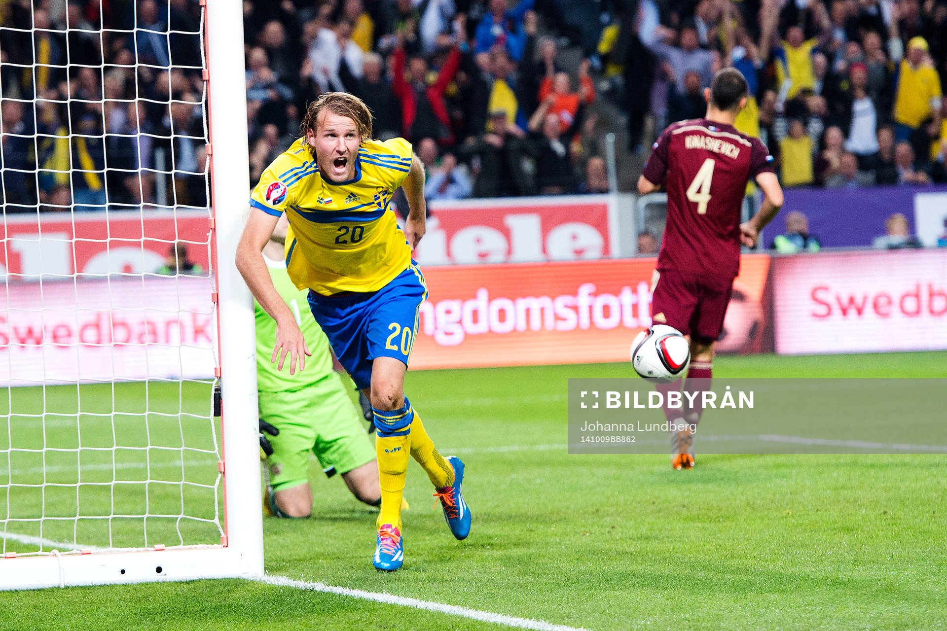 Sveriges Ola Toivonen jublar