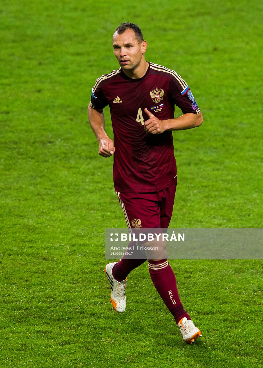 Rysslands Sergei Ignashevich under fotbollsmatchen i EM-kvalet mellan Sverige och Ryssland den 9 oktober 2014 i Stockholm.