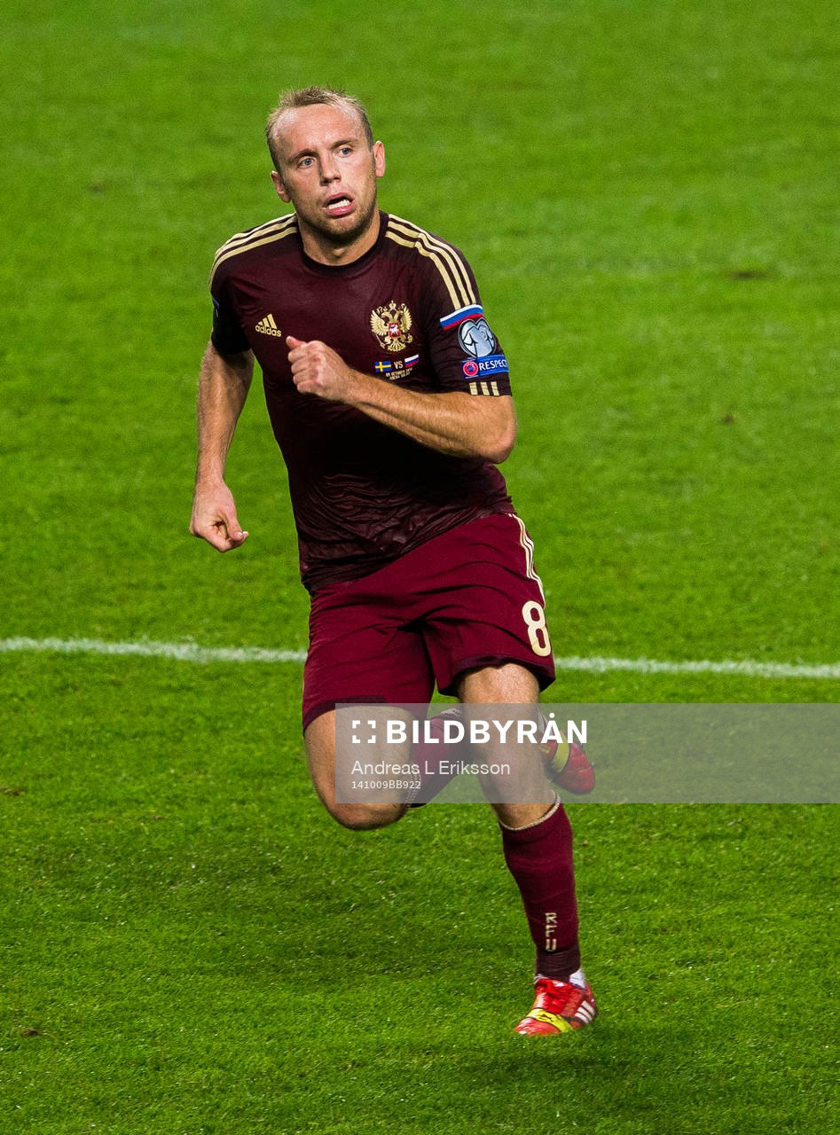 Rysslands Denis Glushakov under fotbollsmatchen i EM-kvalet mellan Sverige och Ryssland den 9 oktober 2014 i Stockholm.