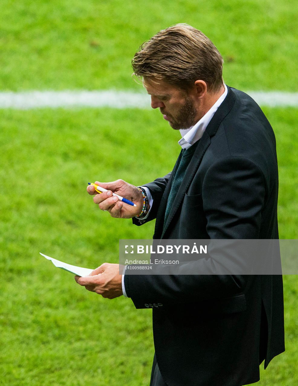 Sveriges players manager Marcus Allbäck