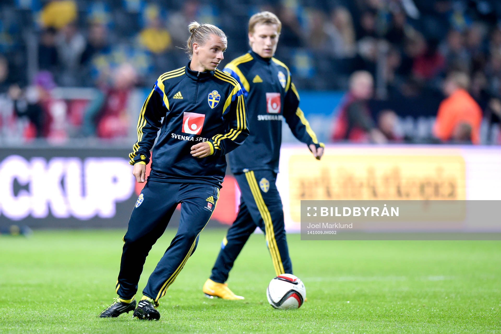 Sveriges Niklas Hult värmer upp