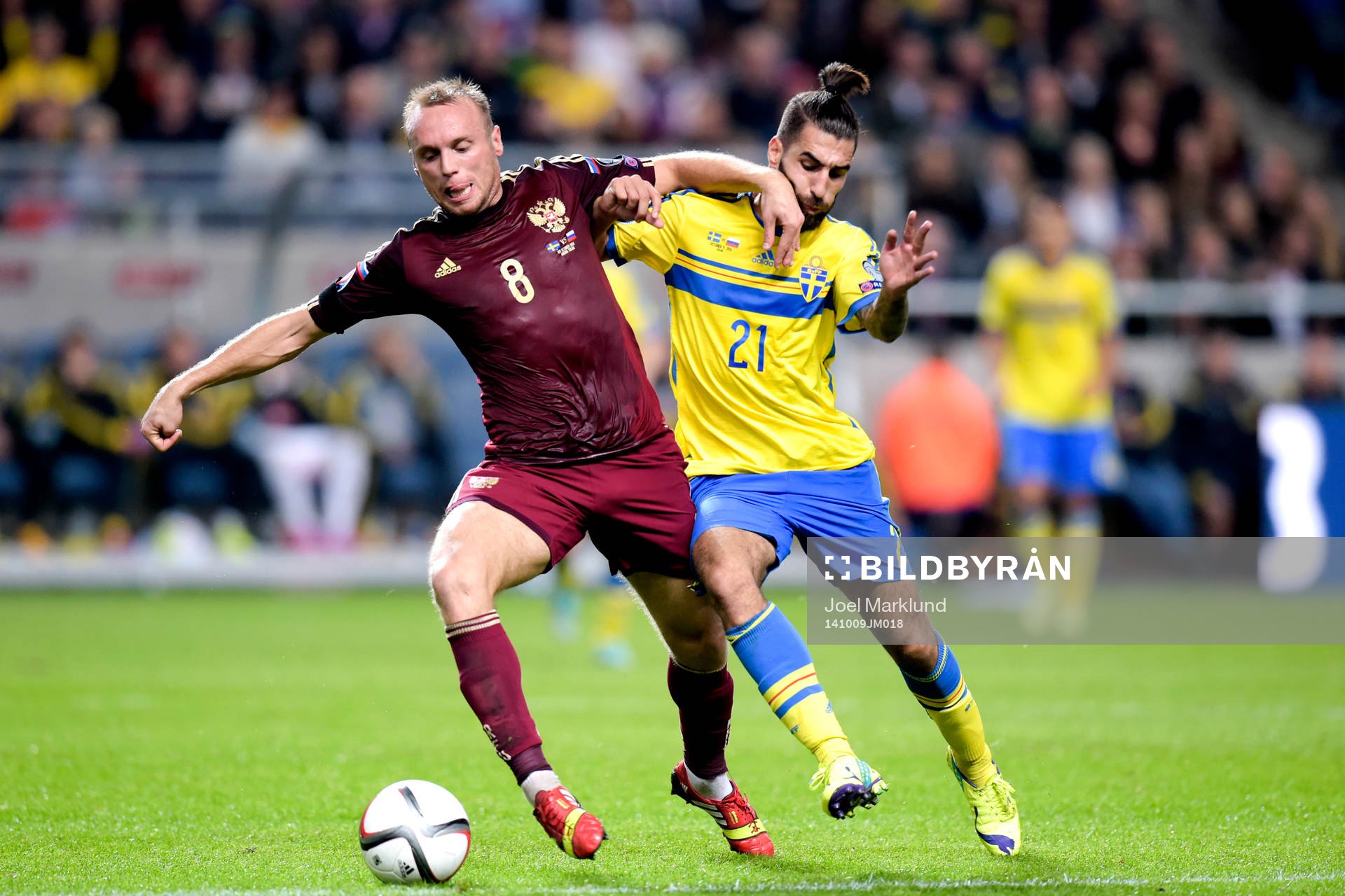 Rysslands Denis Glushakov och Sveriges Jimmy Durmaz