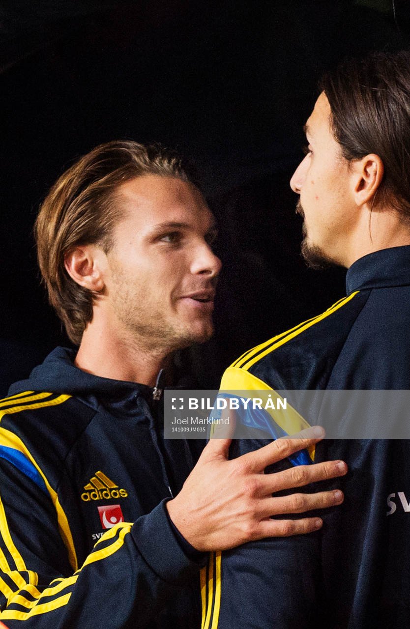 Sveriges Albin Ekdal pratar med Zlatan Ibrahimovic