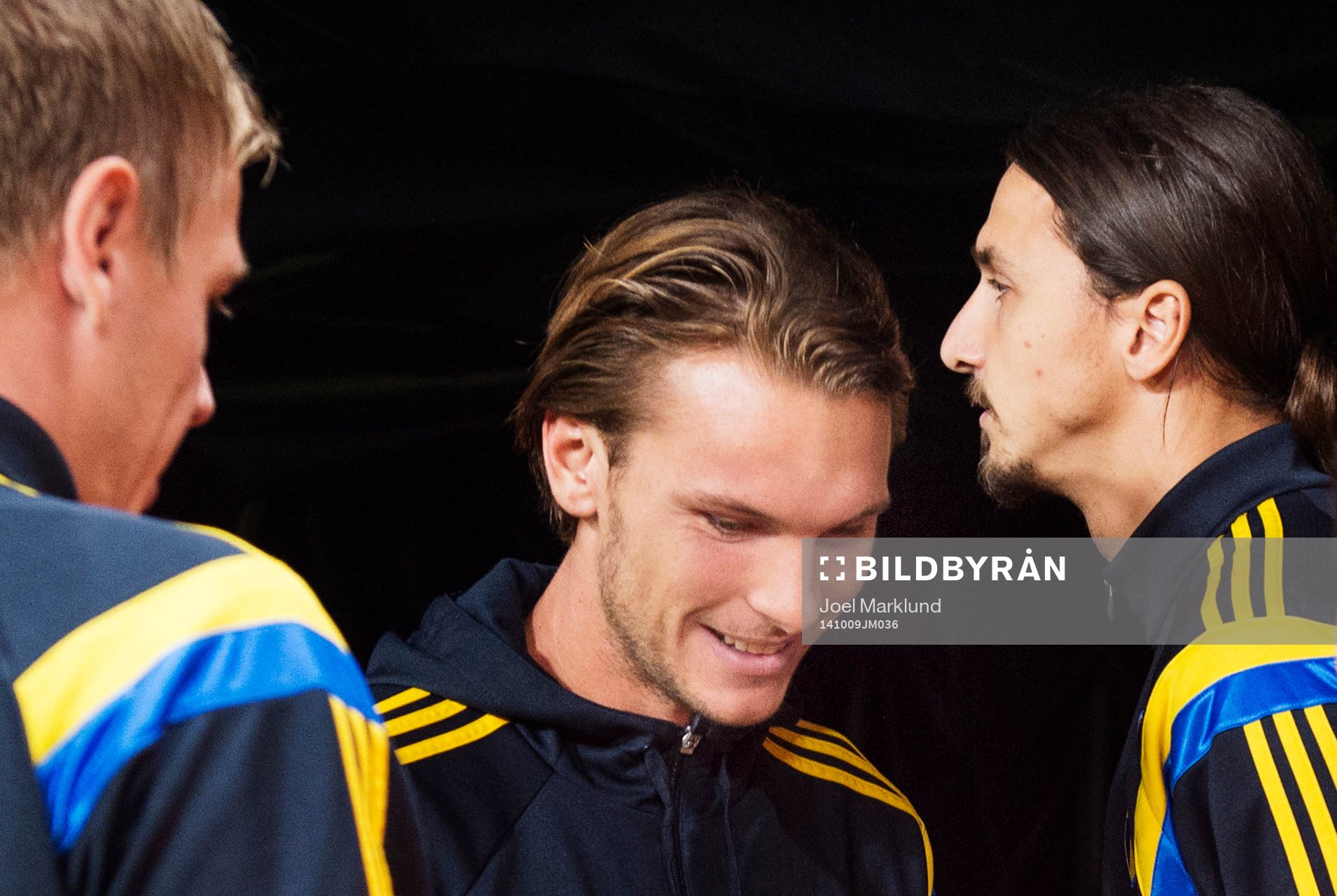 Sveriges Albin Ekdal pratar med Zlatan Ibrahimovic