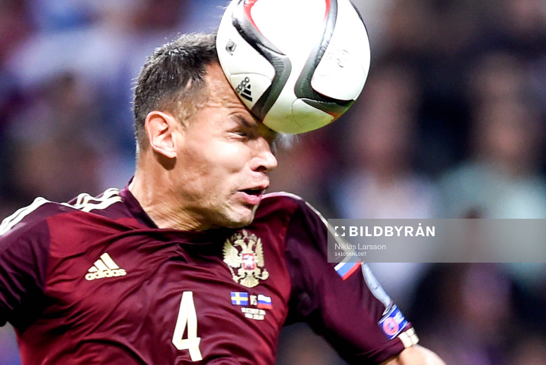 Rysslands Sergei Ignashevich under fotbollsmatchen i EM-kvalet mellan Sverige och Ryssland den 9 oktober 2014 i Stockholm.