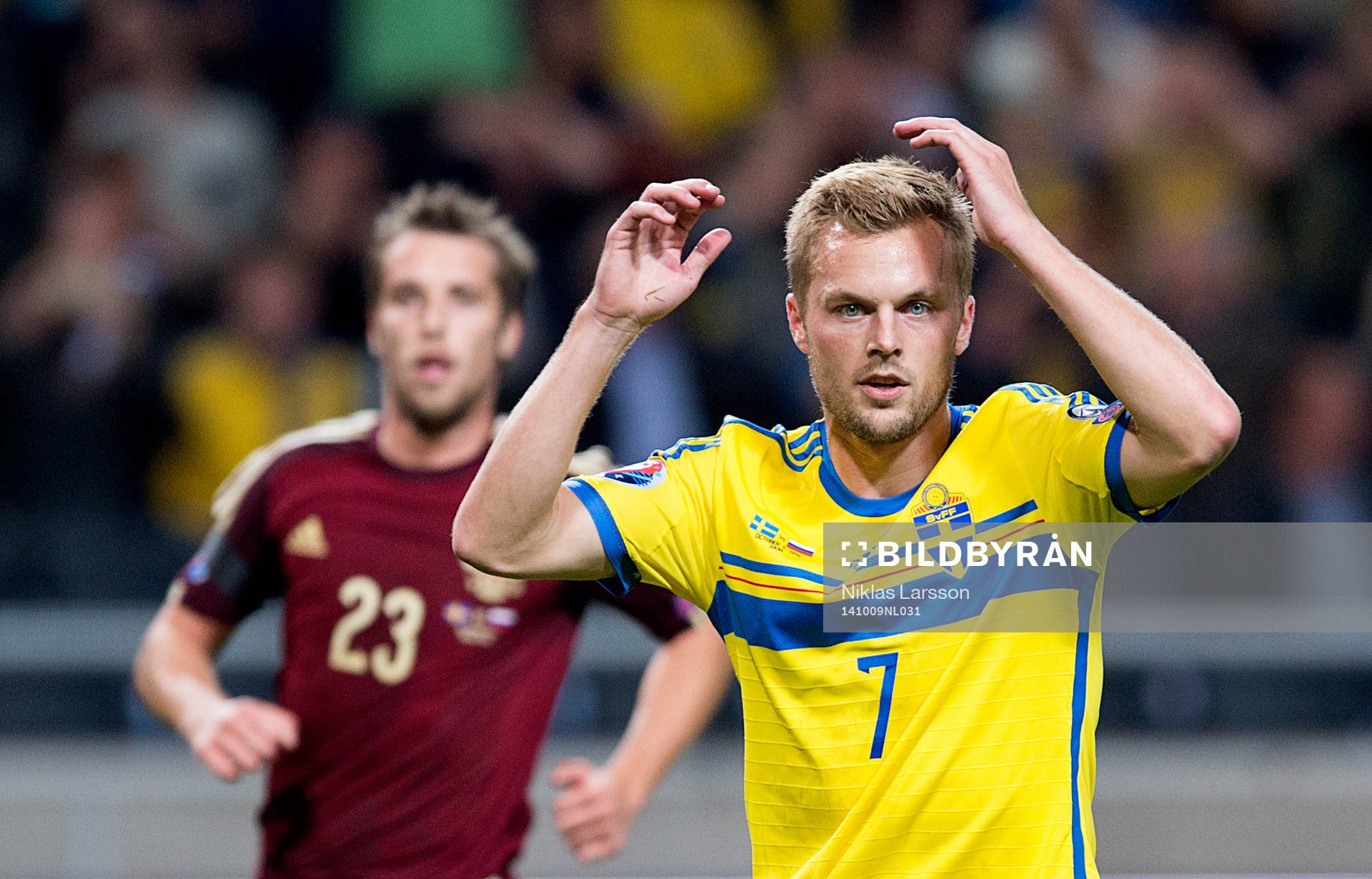 Sveriges Sebastian Larsson deppar