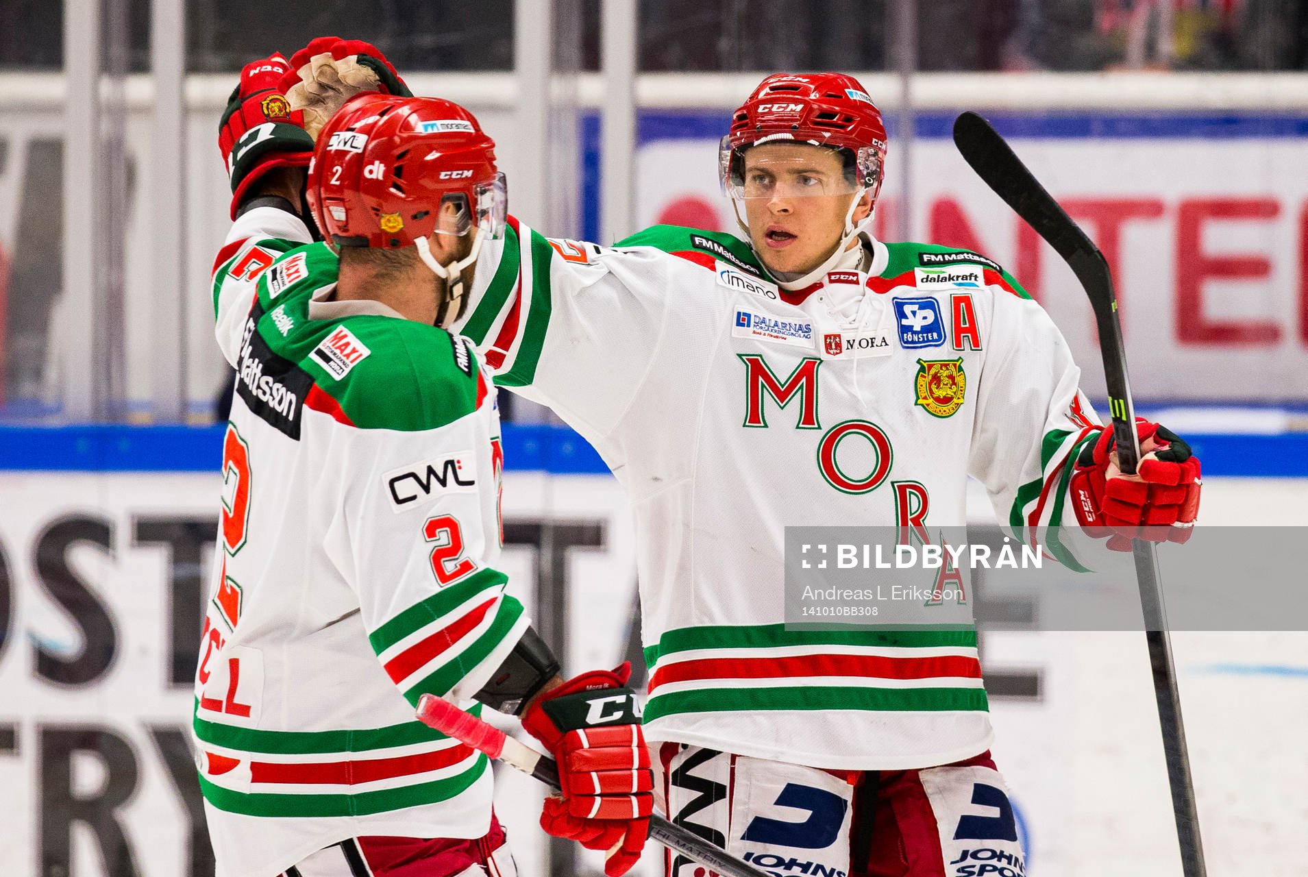 Moras Lukas Bengtsson (h) jublar
