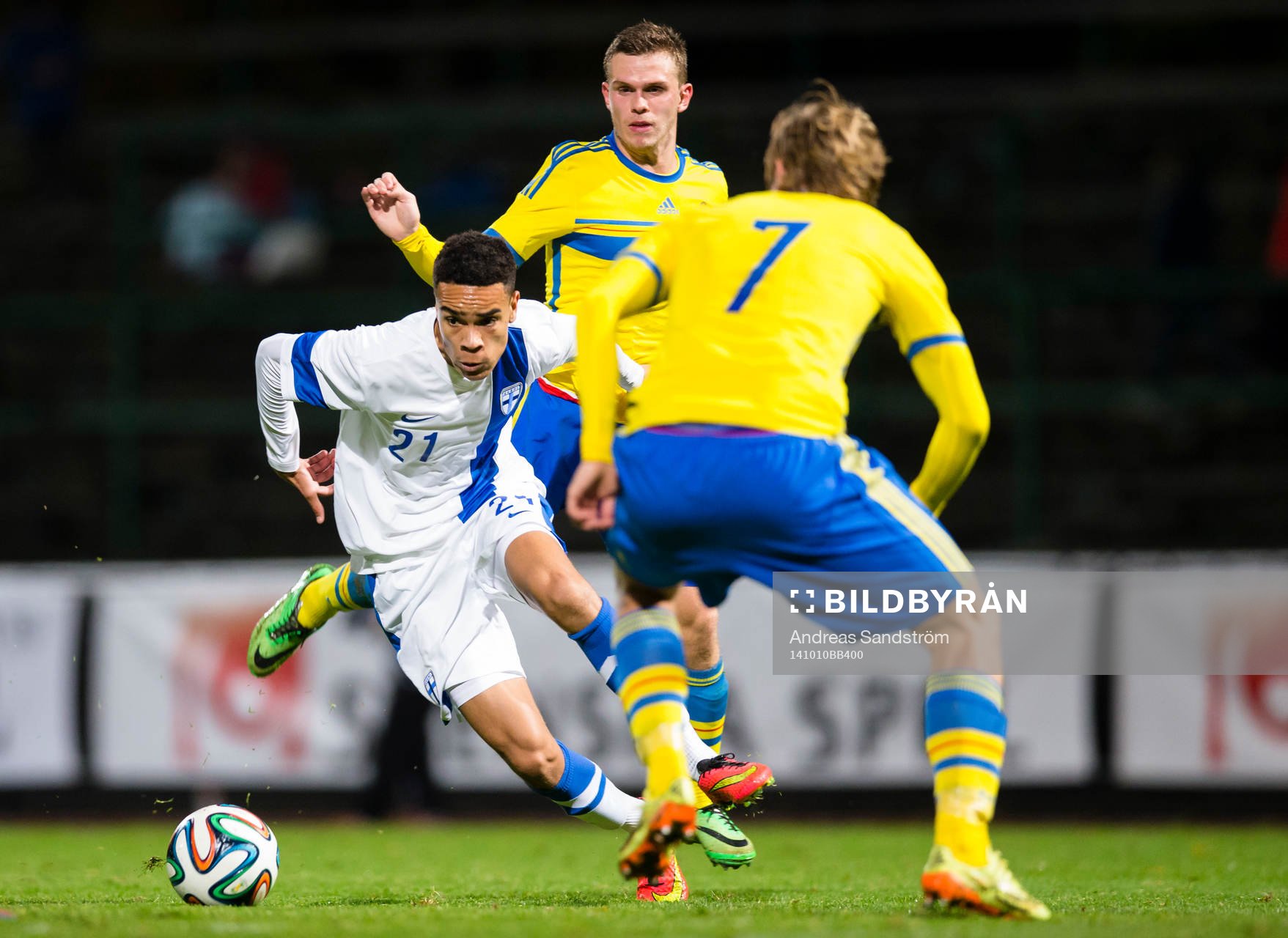 Finlands Pyry Soiri utmanar Sveriges Carl Starfelt