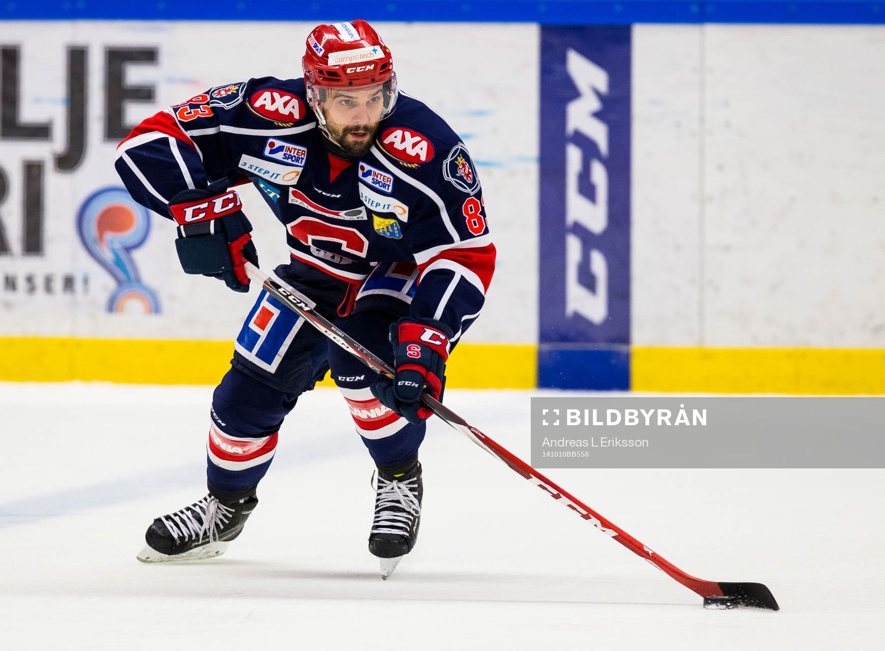 Södertäljes Mattias Beck med pucken