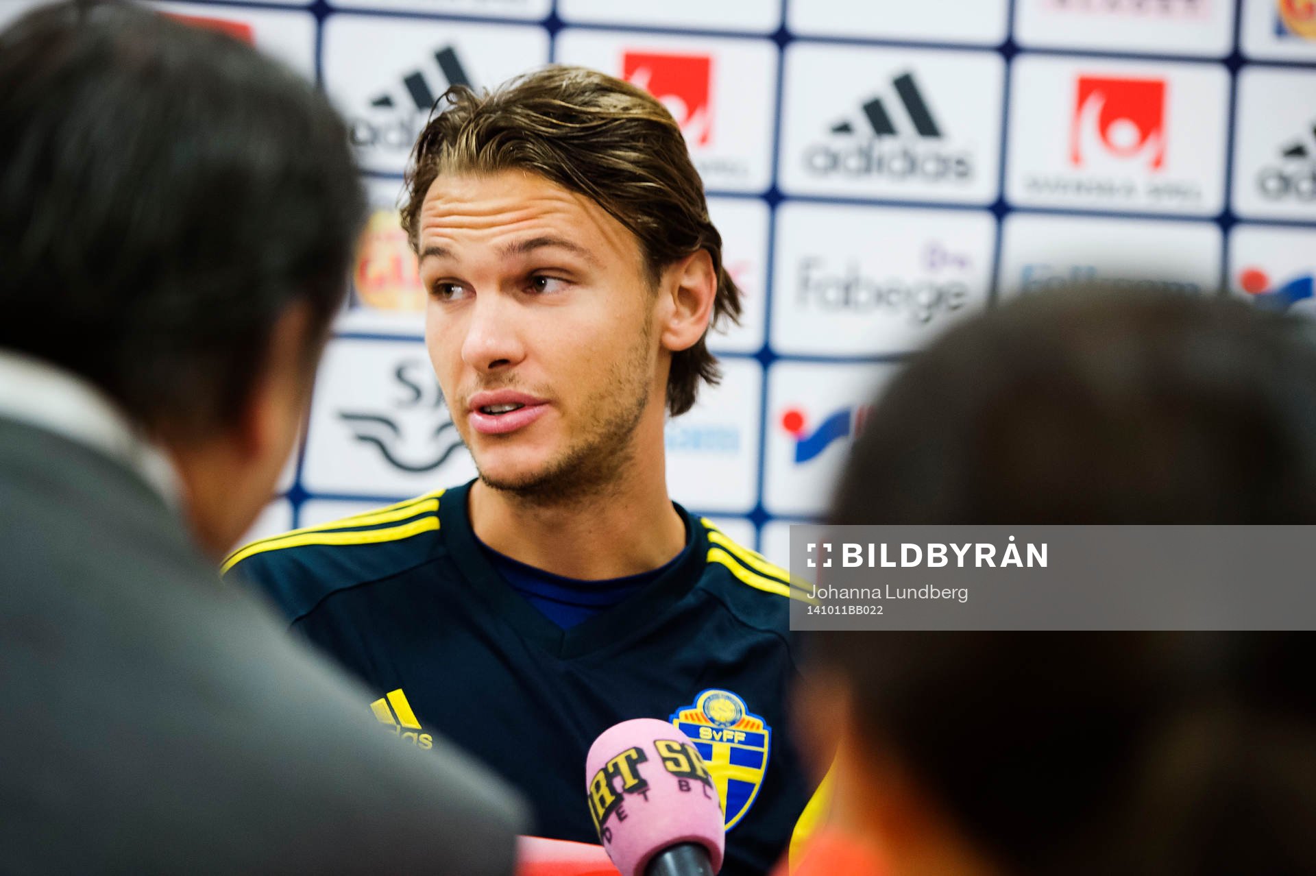Sveriges Albin Ekdal pratar med media