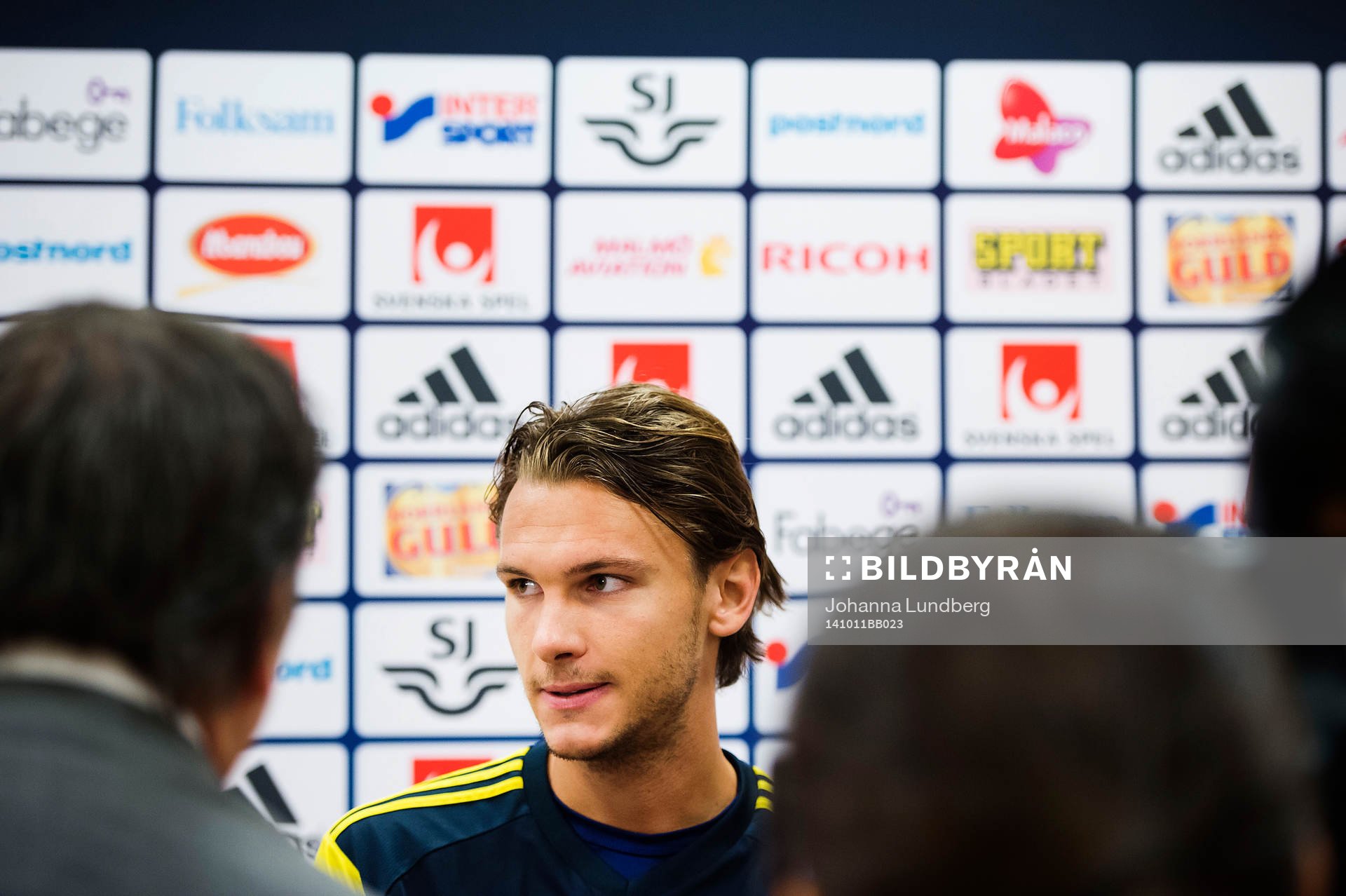 Sveriges Albin Ekdal pratar med media
